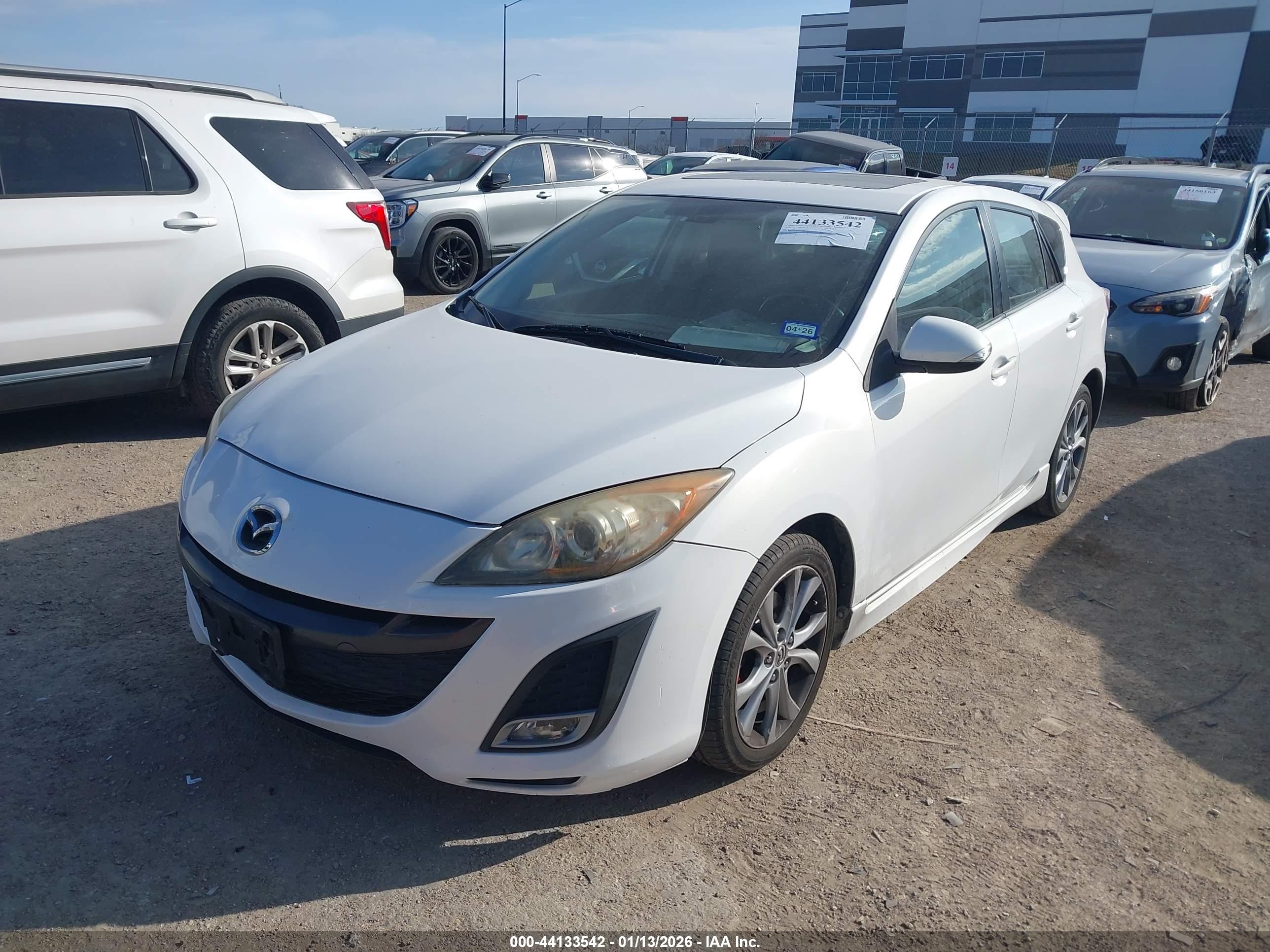 MAZDA MAZDA3 image 2