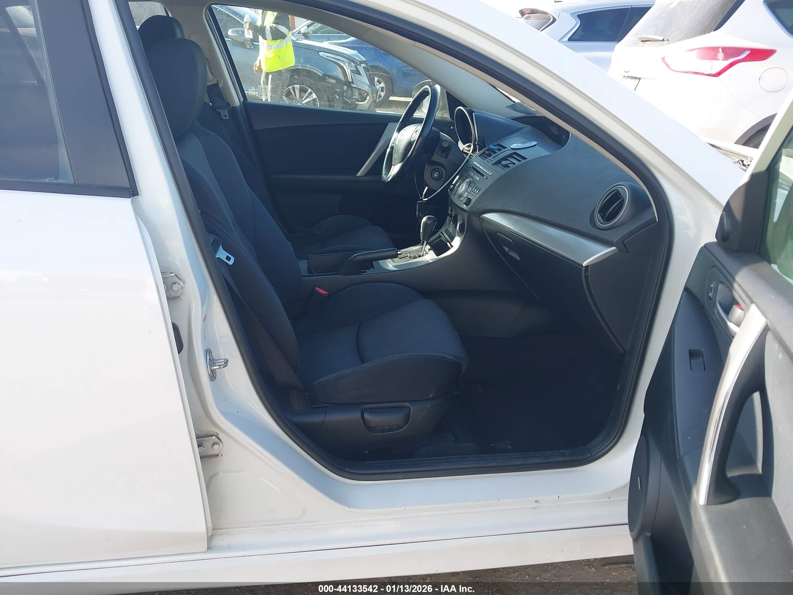 MAZDA MAZDA3 image 5