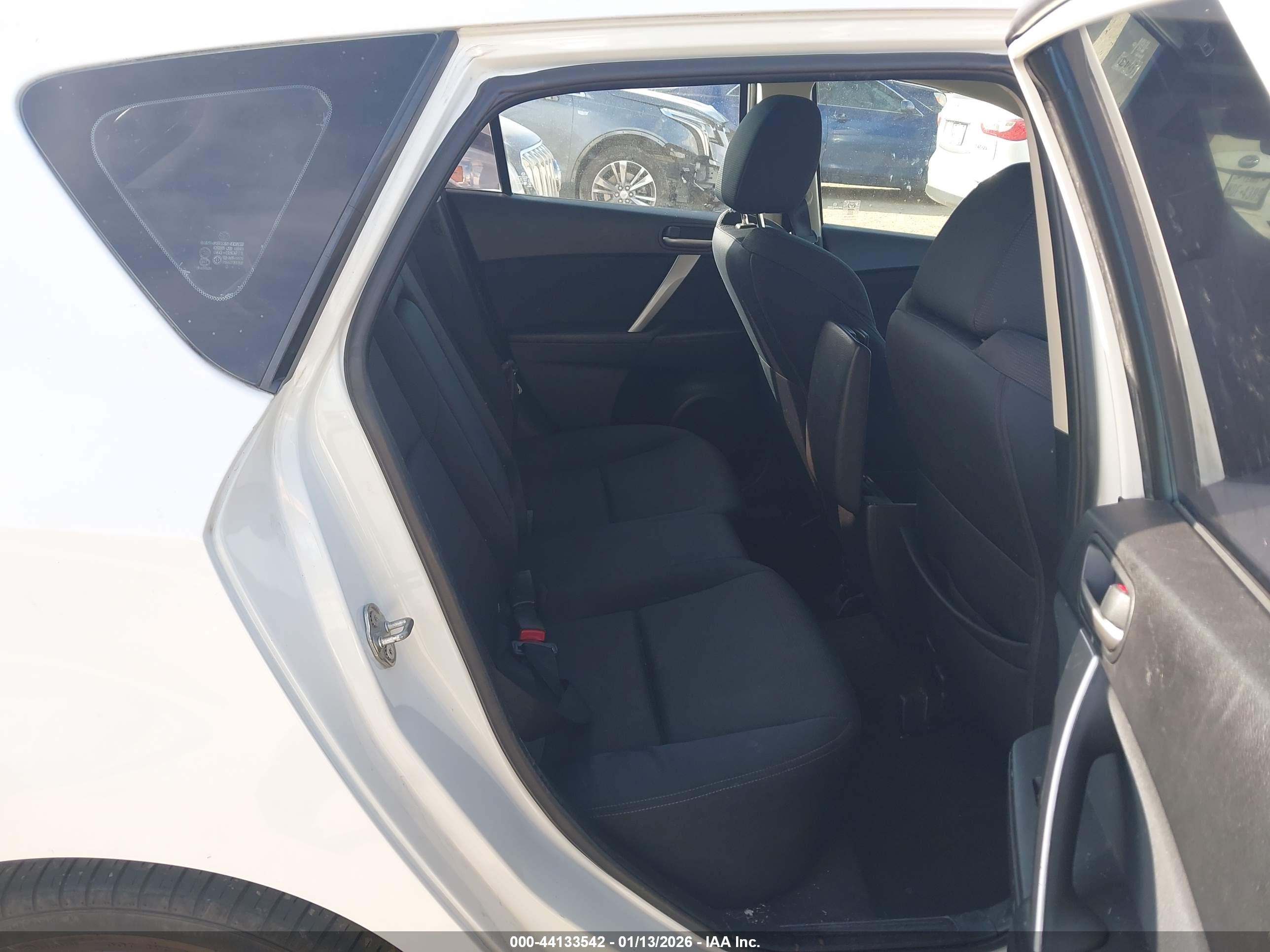 MAZDA MAZDA3 image 8