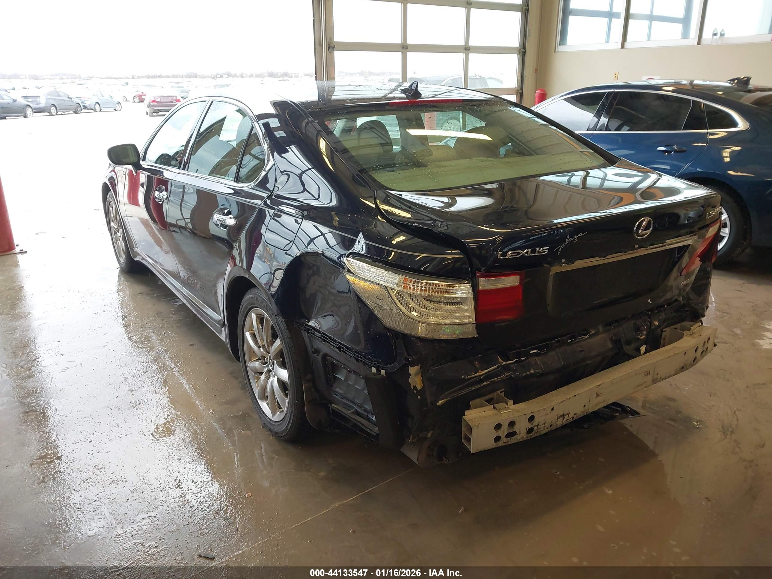 LEXUS LS image 3