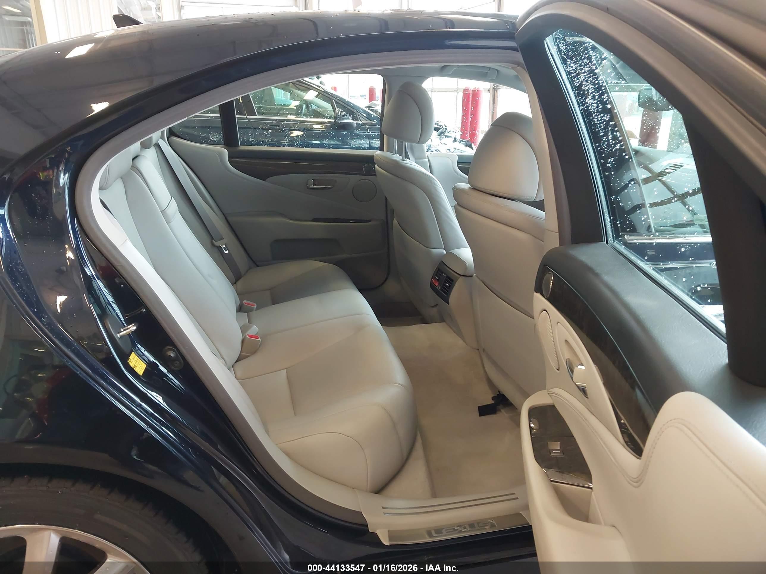 LEXUS LS image 8