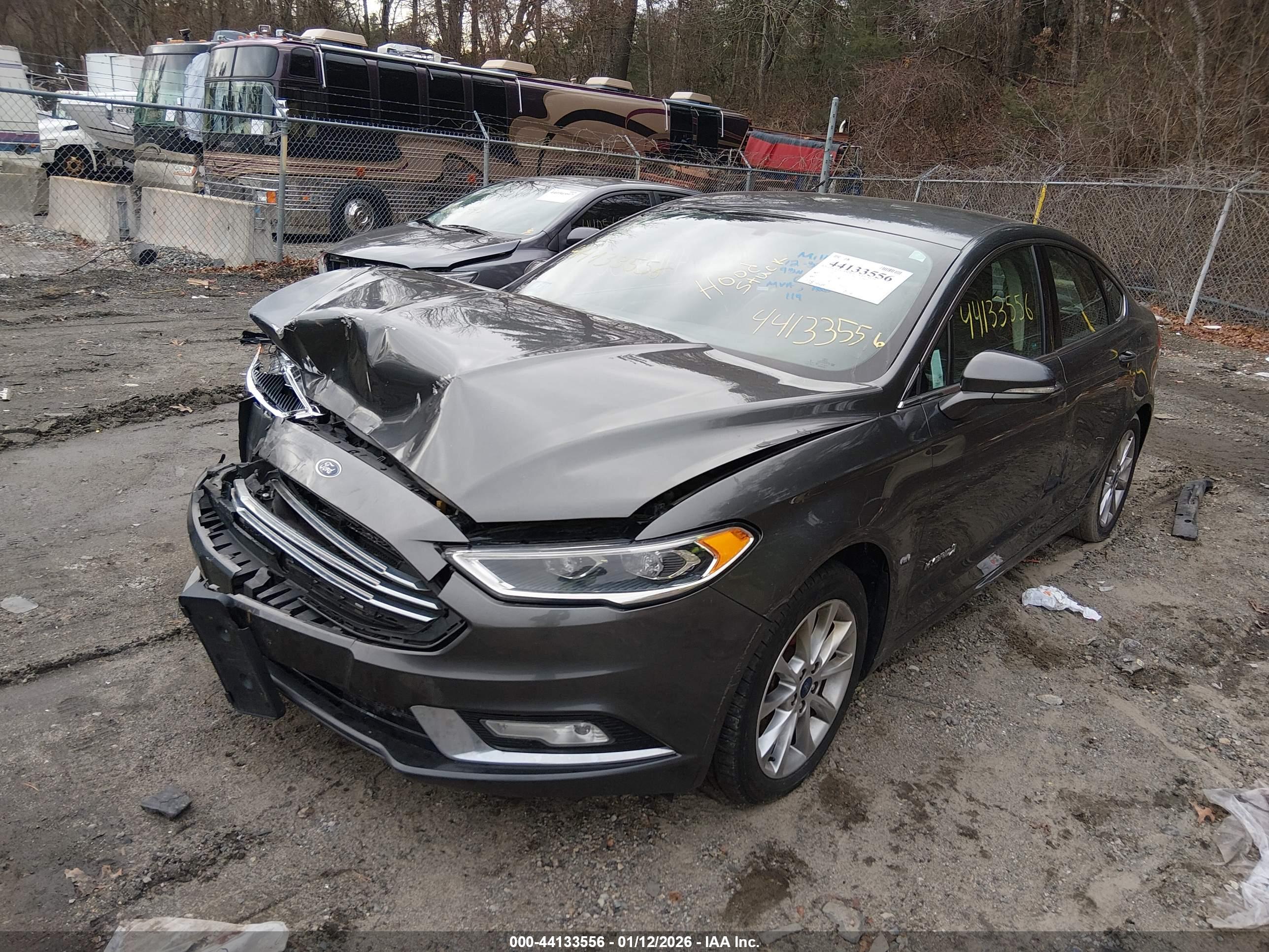 FORD FUSION image 2