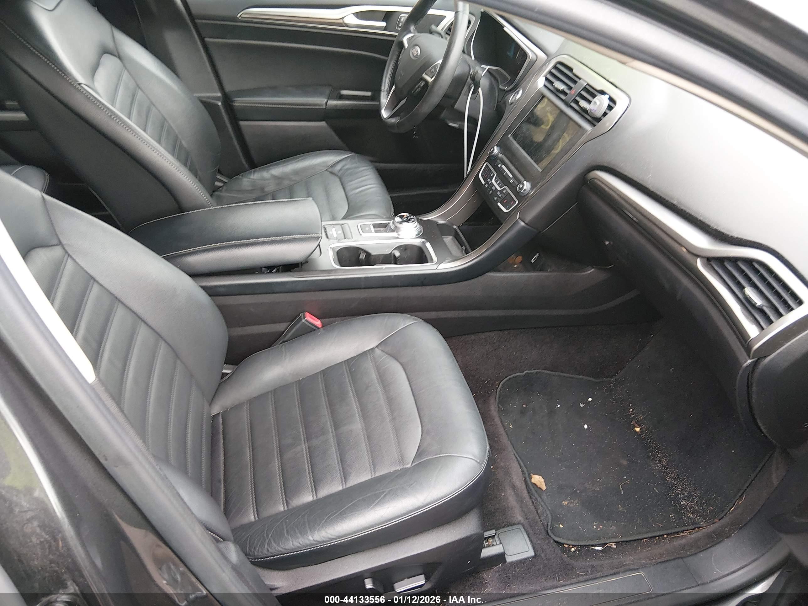 FORD FUSION image 5