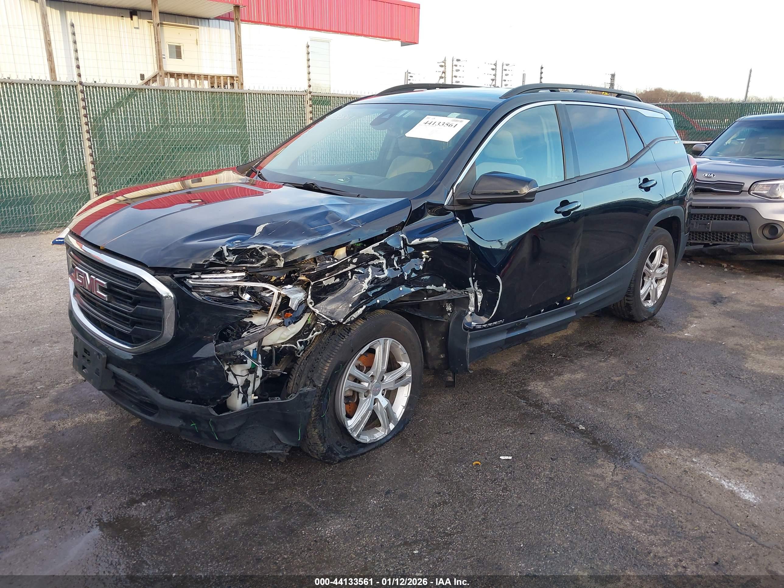 GMC TERRAIN image 2