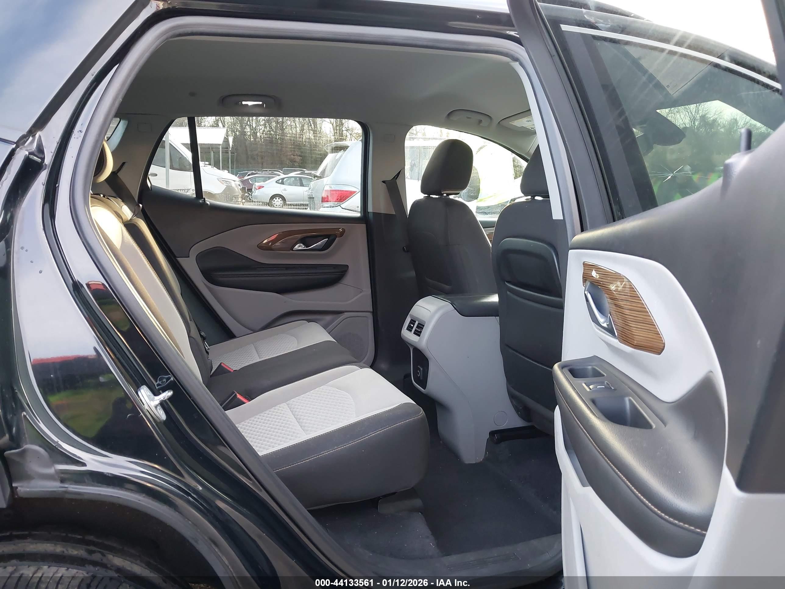 GMC TERRAIN image 8