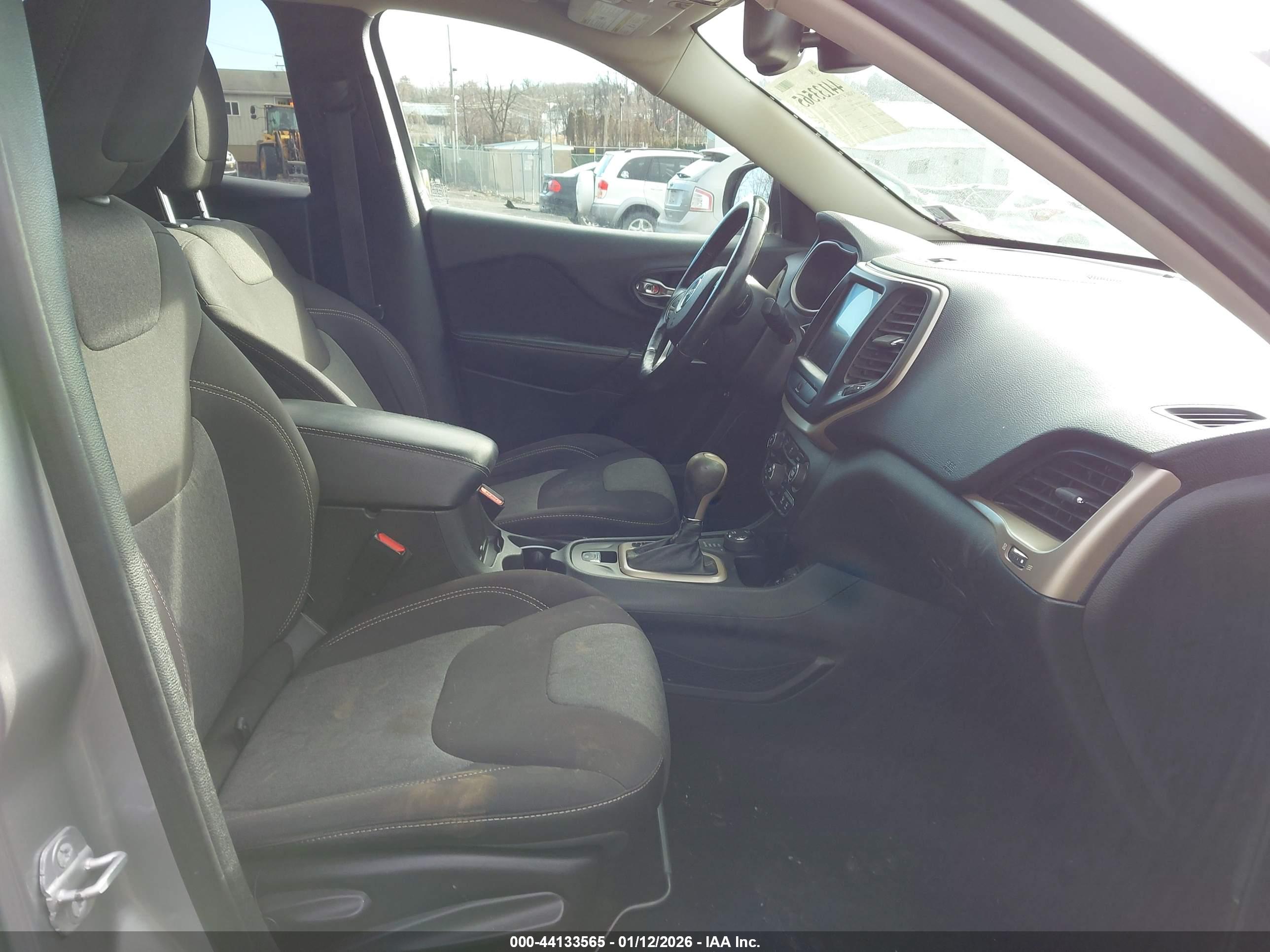 JEEP CHEROKEE image 5