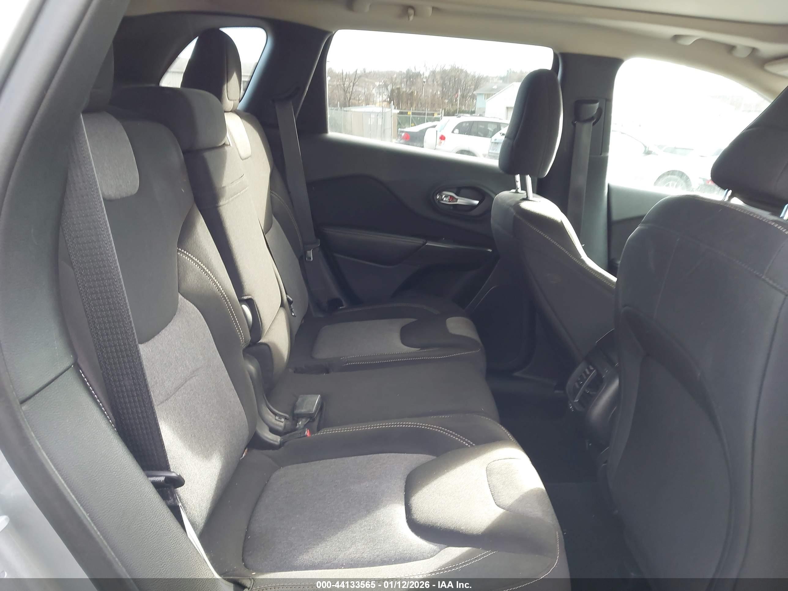 JEEP CHEROKEE image 8