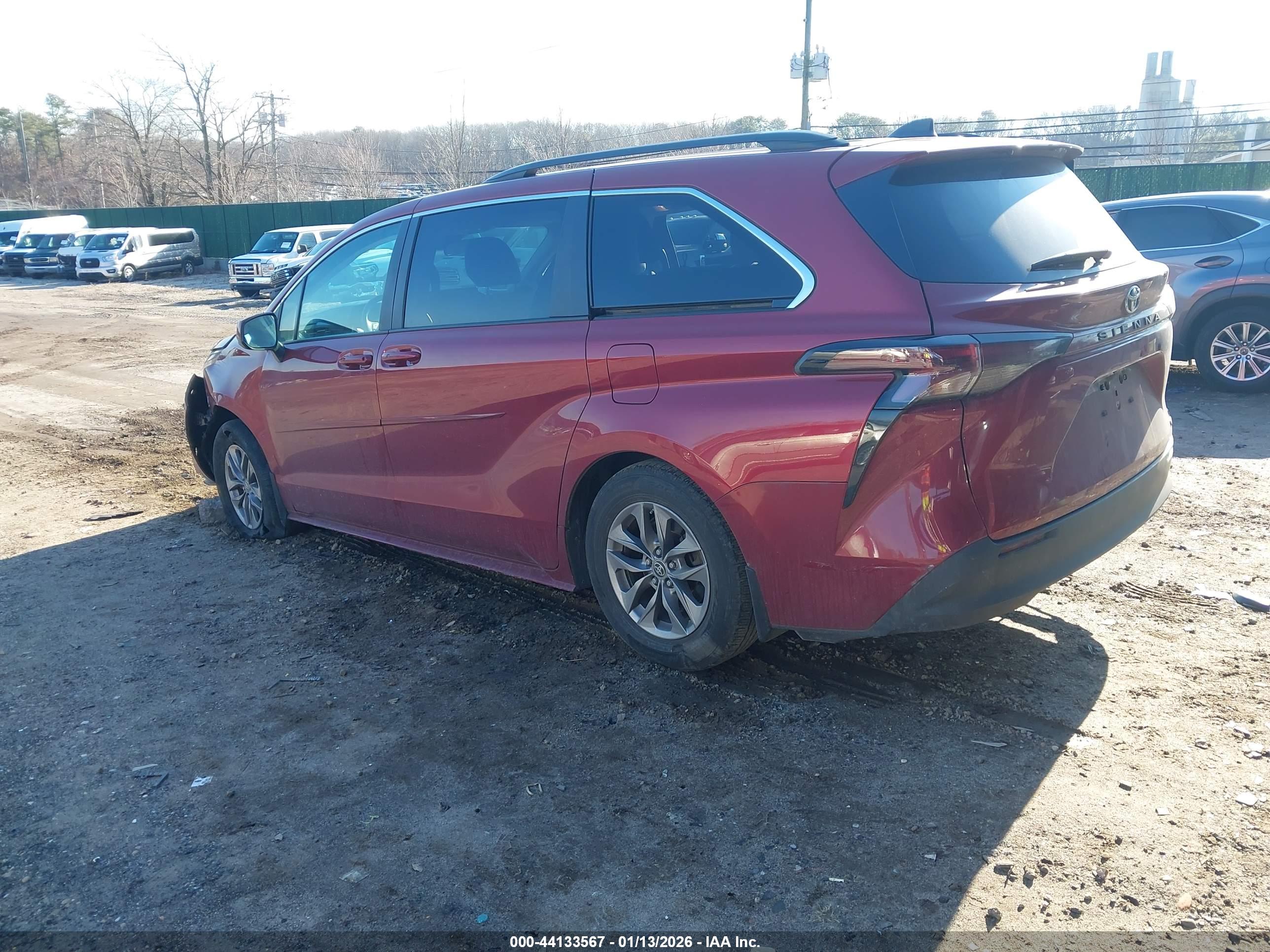 TOYOTA SIENNA image 3