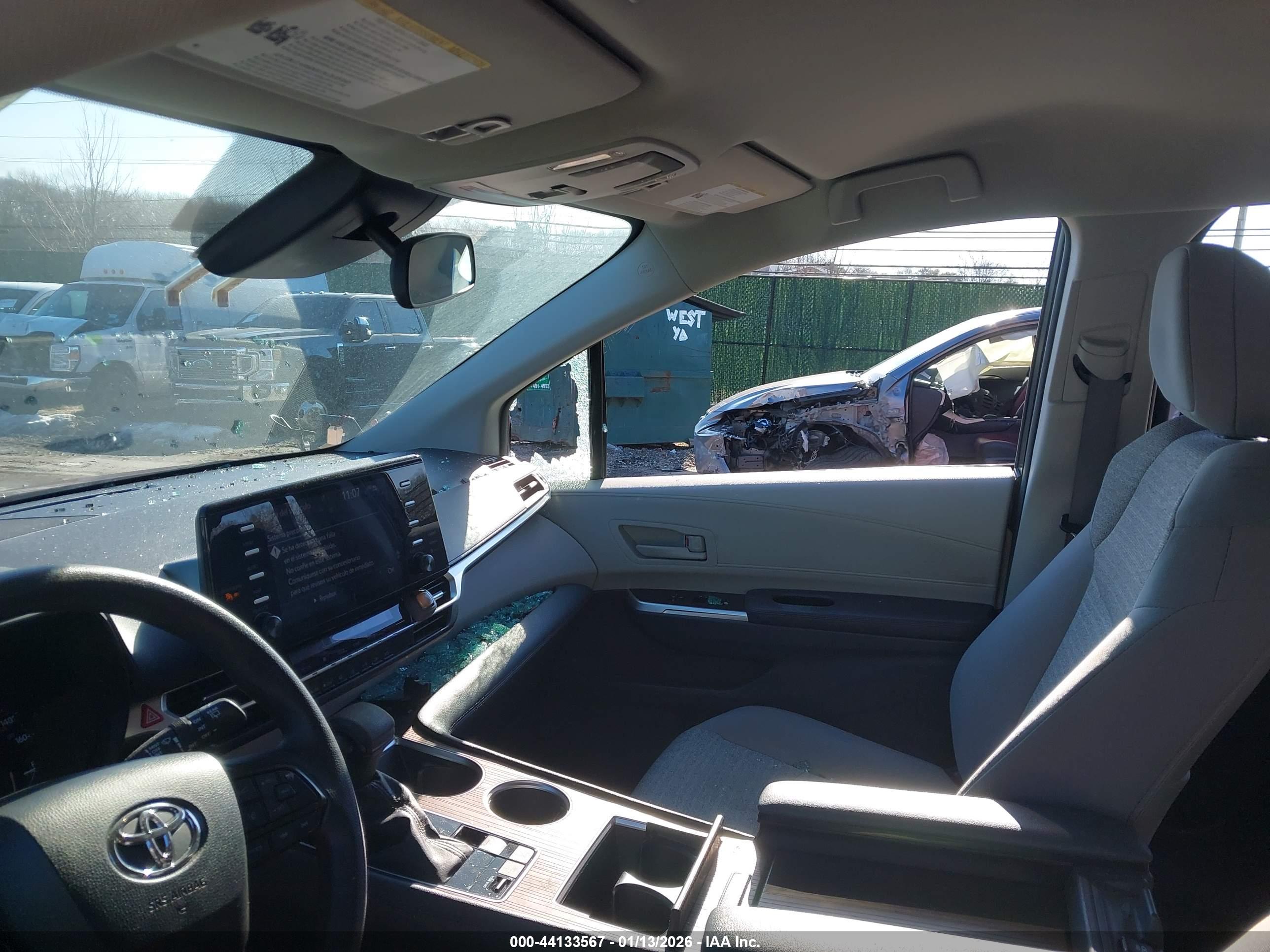 TOYOTA SIENNA image 5