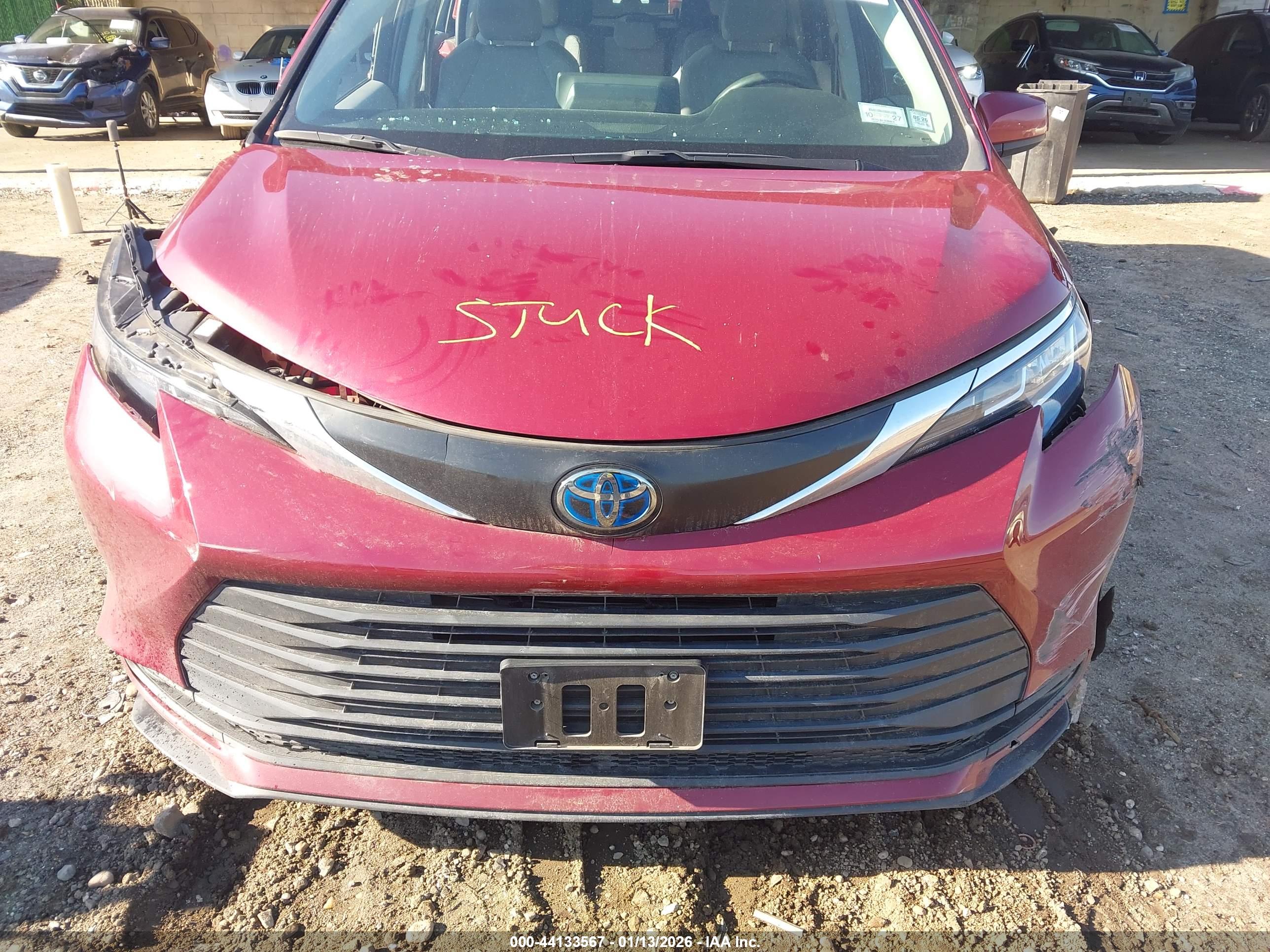 TOYOTA SIENNA image 6