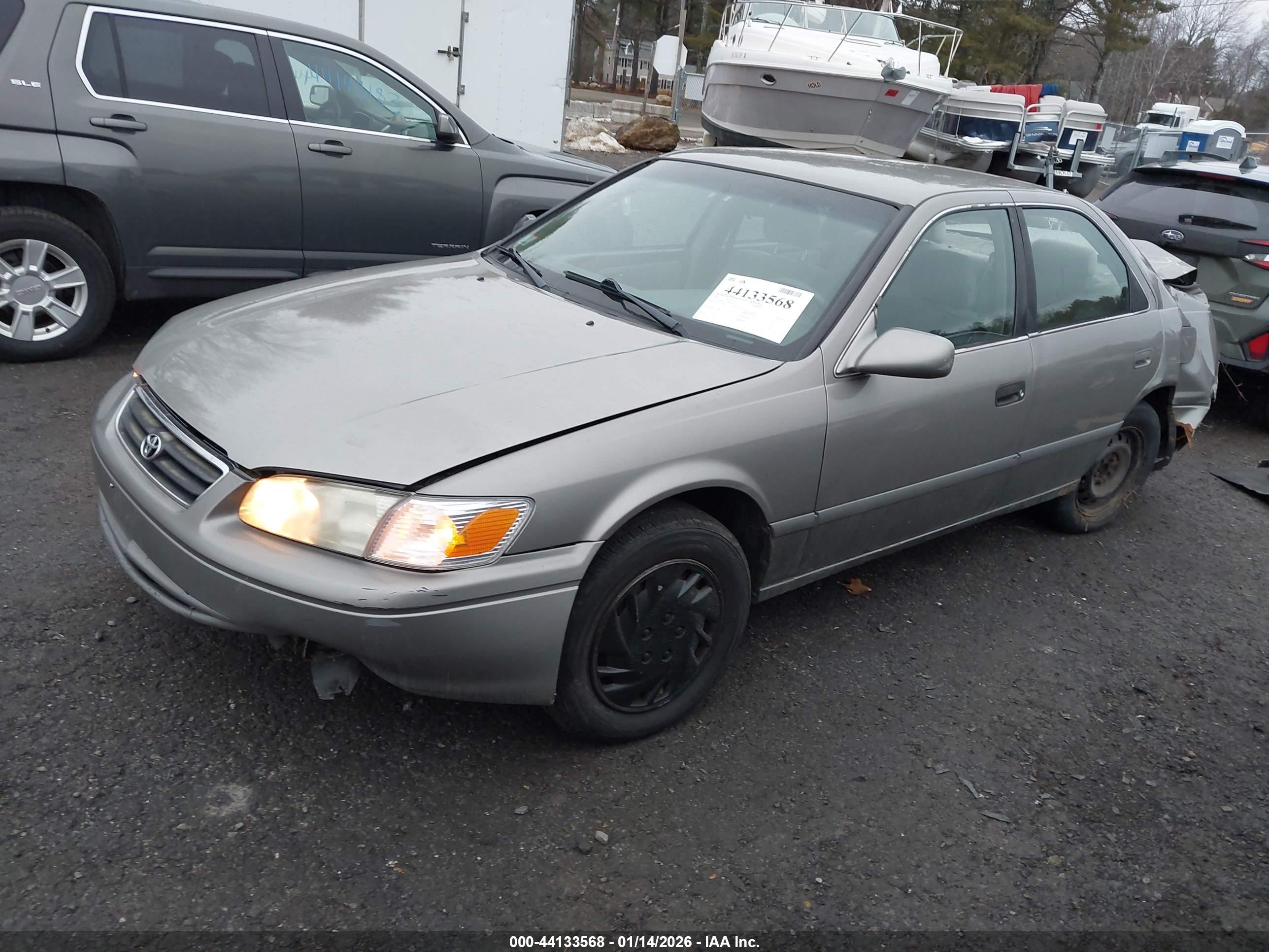 TOYOTA CAMRY image 2