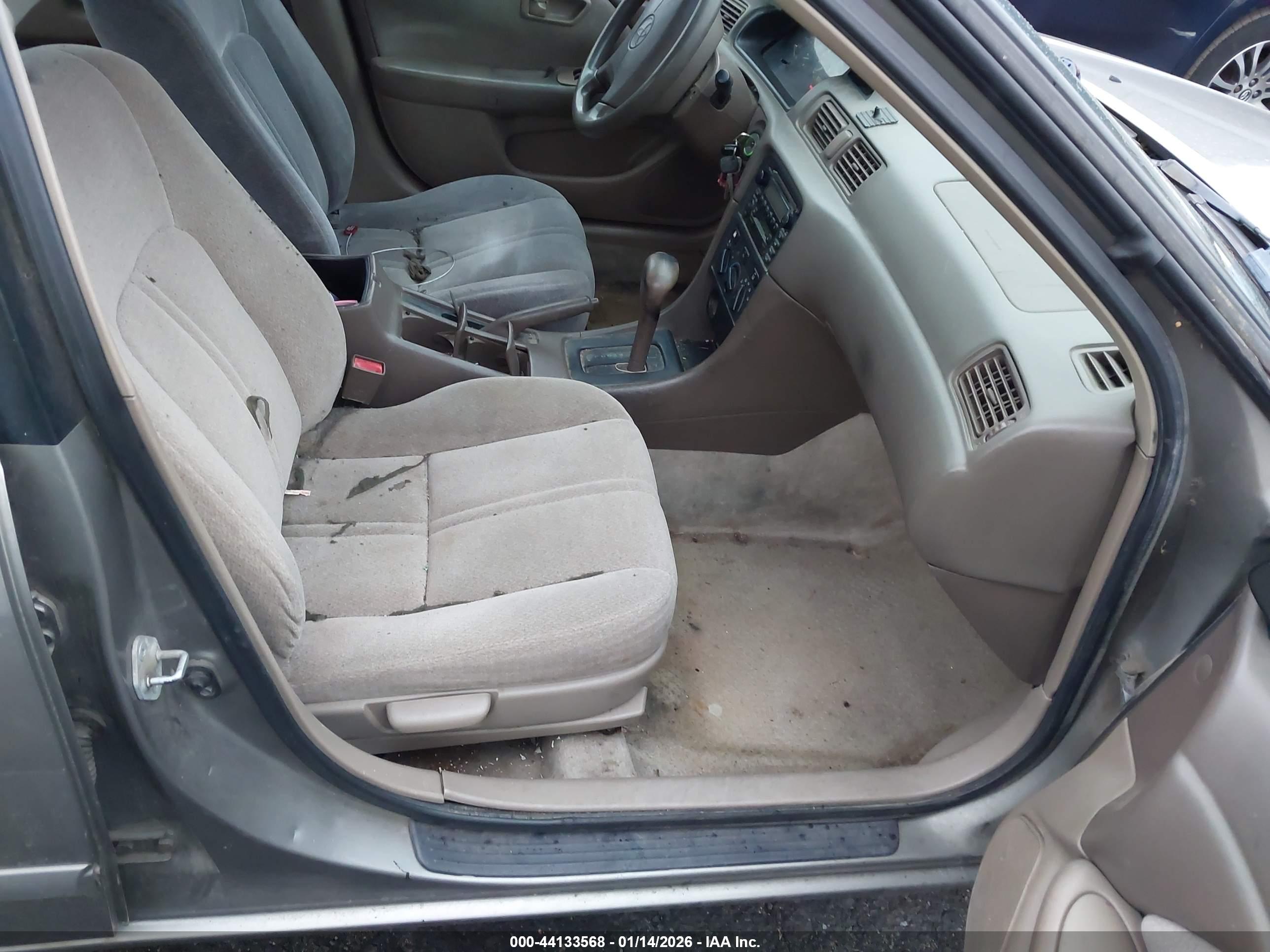 TOYOTA CAMRY image 5