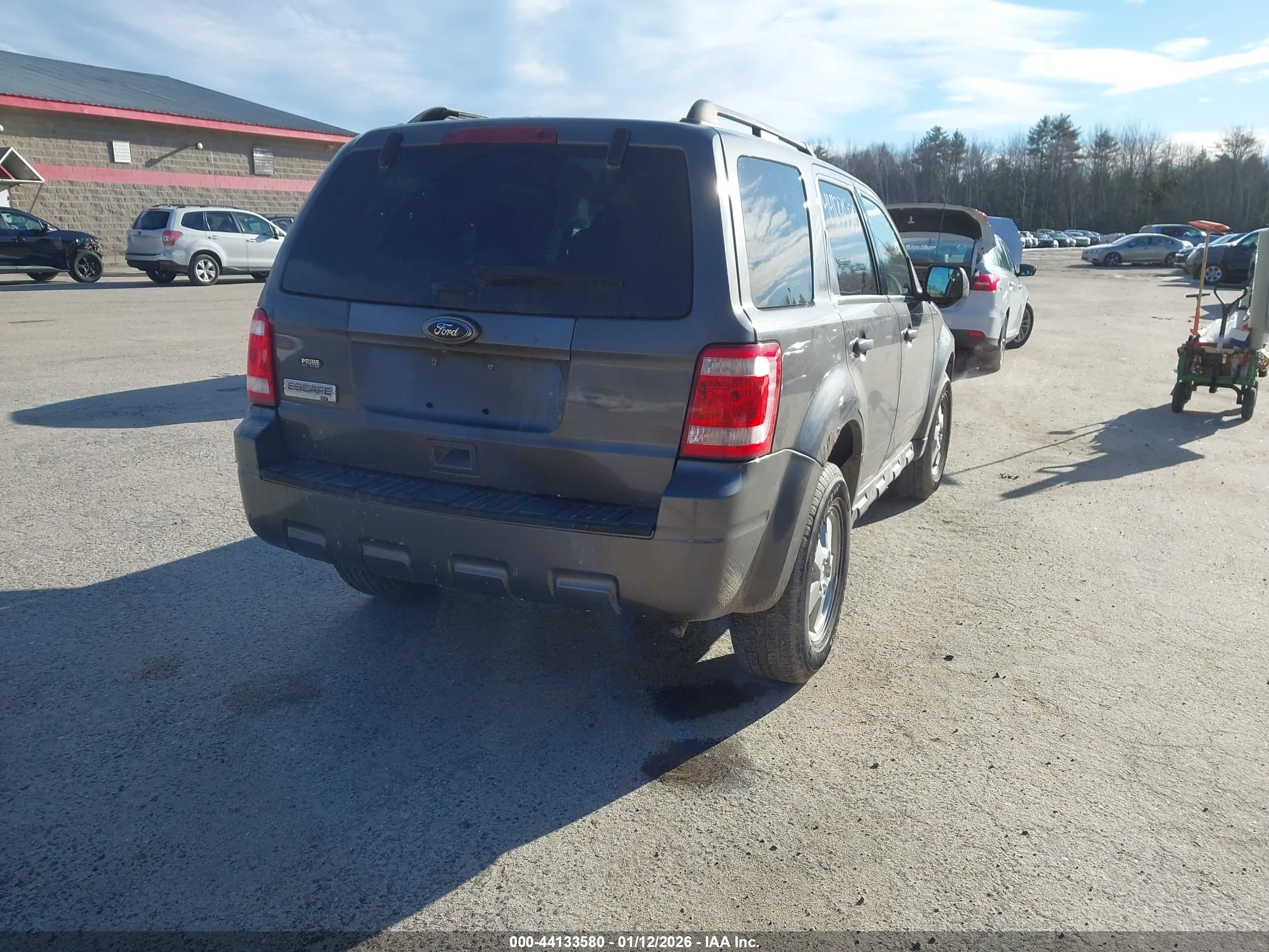 FORD ESCAPE image 4