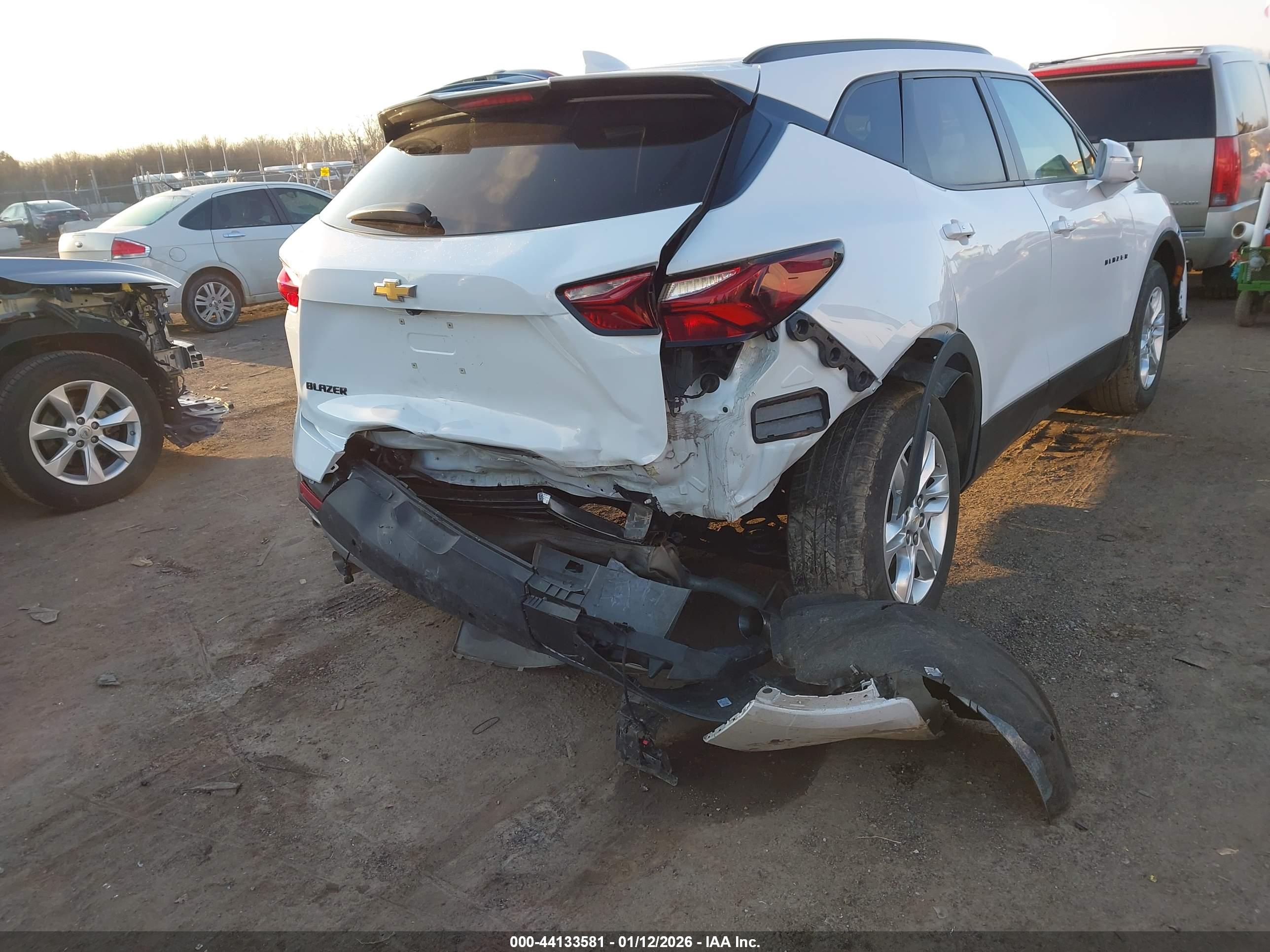 CHEVROLET BLAZER image 6