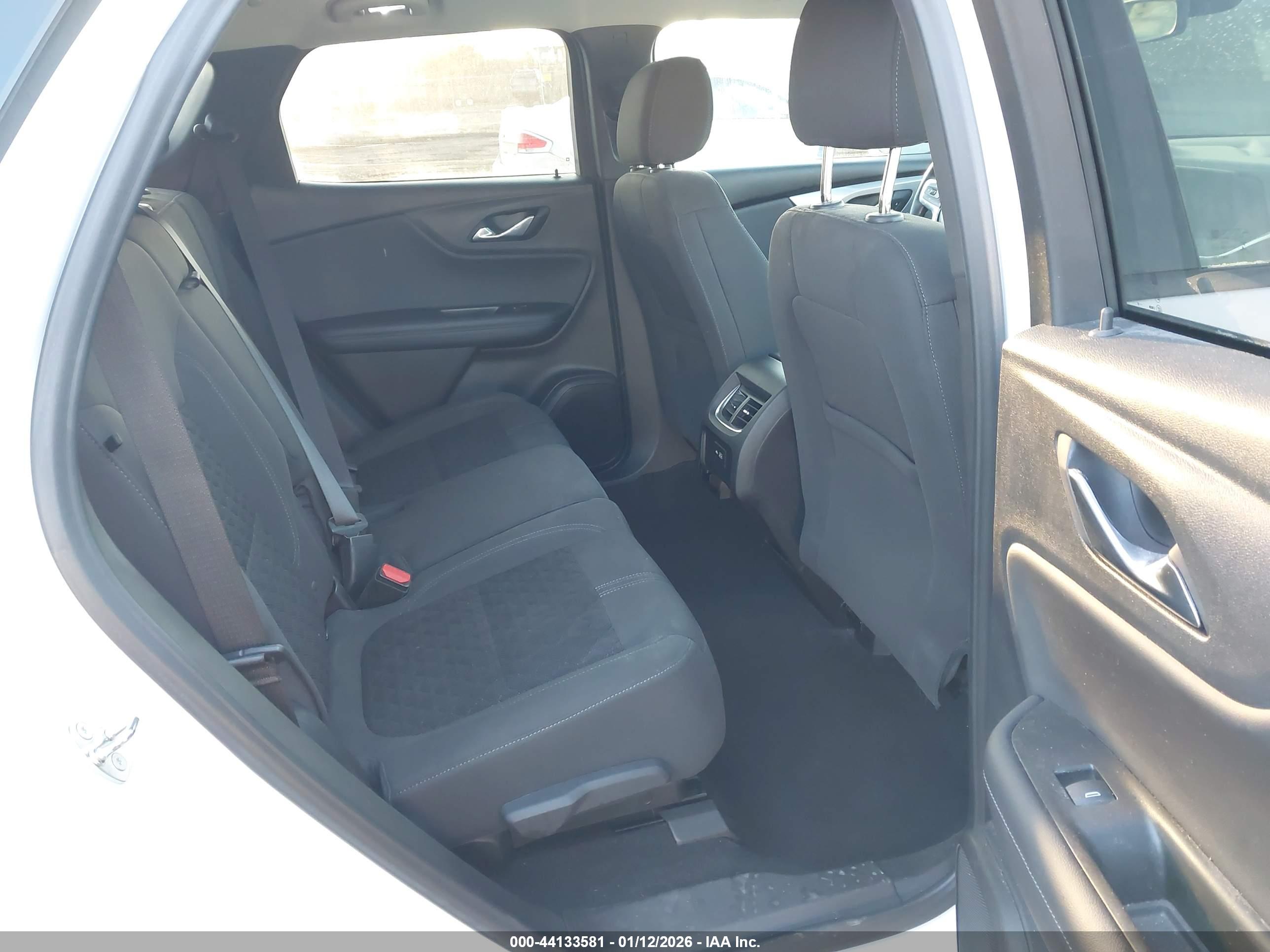 CHEVROLET BLAZER image 8