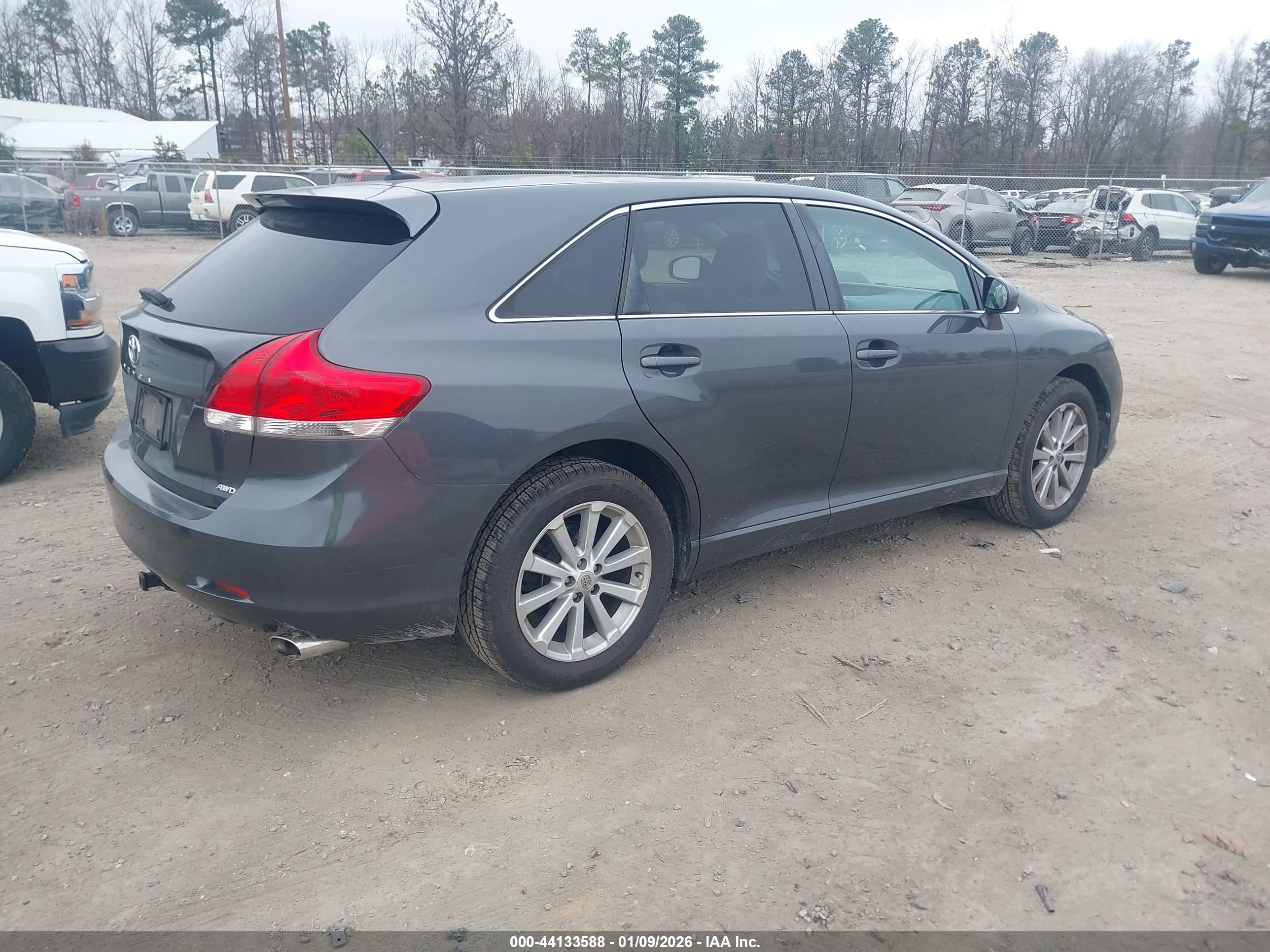 TOYOTA VENZA image 4