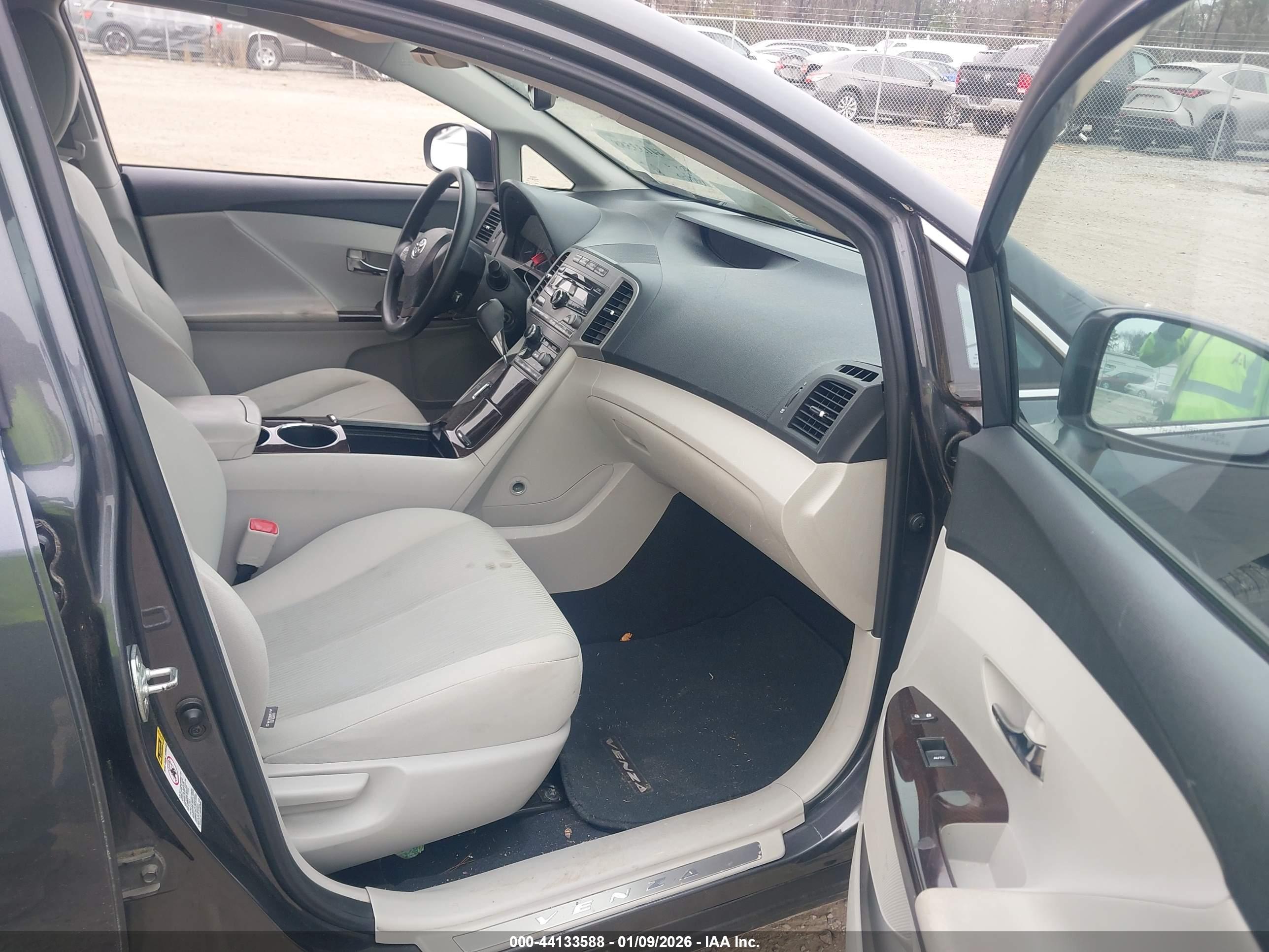 TOYOTA VENZA image 5