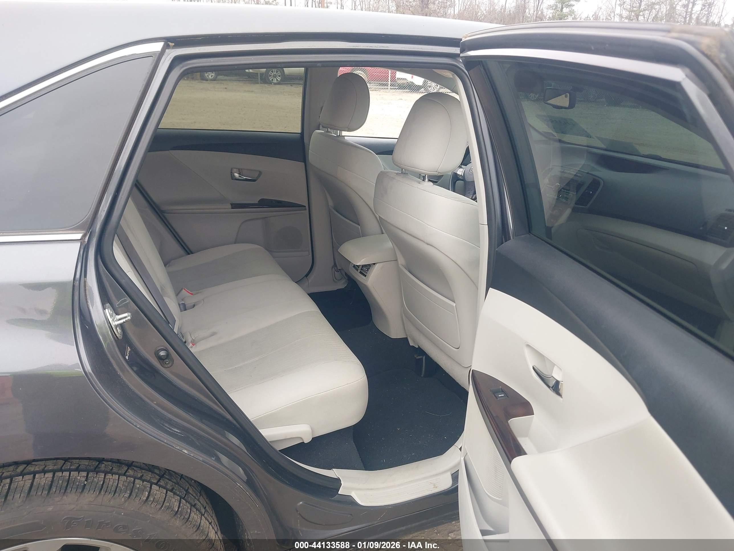 TOYOTA VENZA image 8