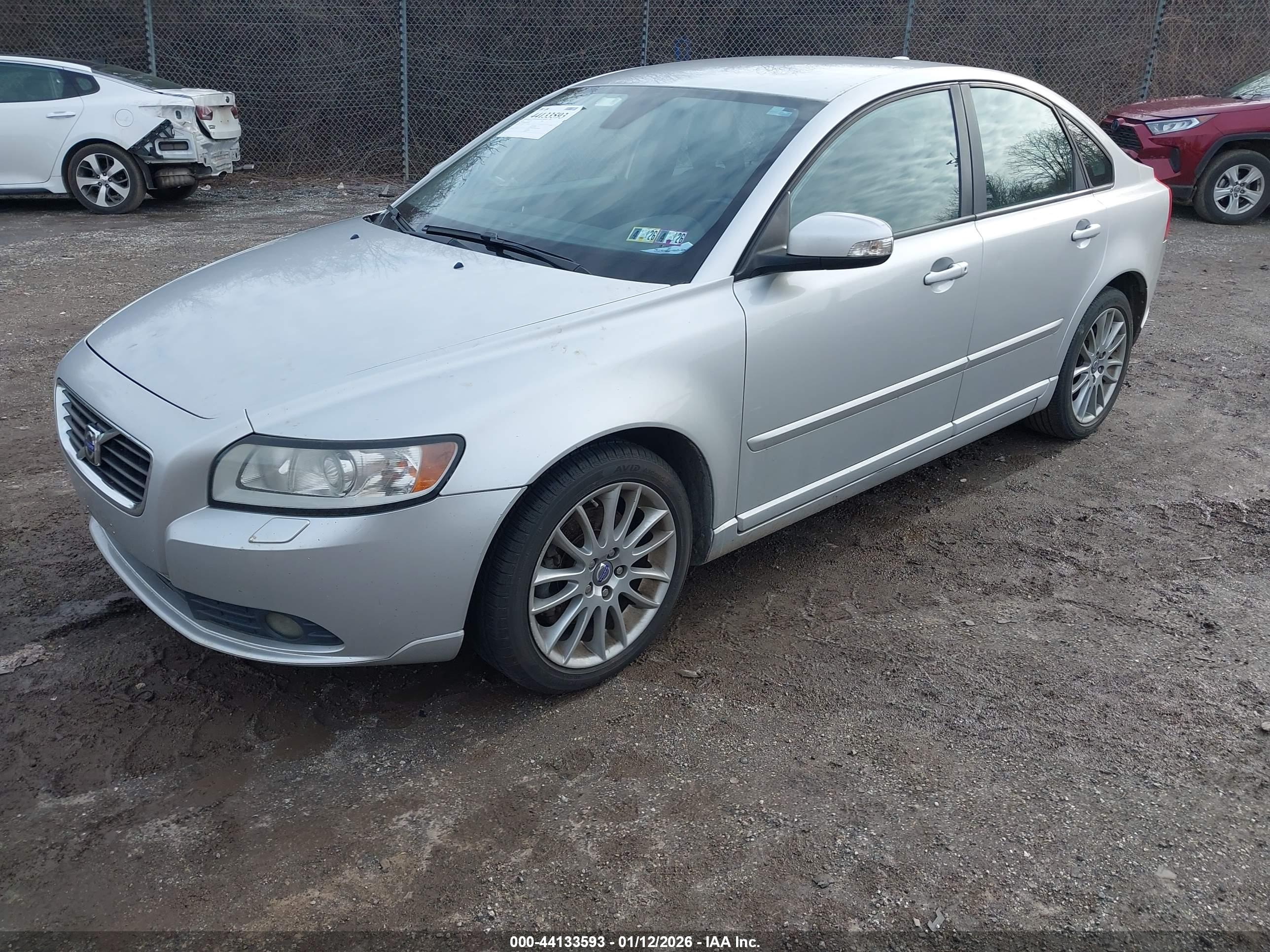 VOLVO S40 image 2