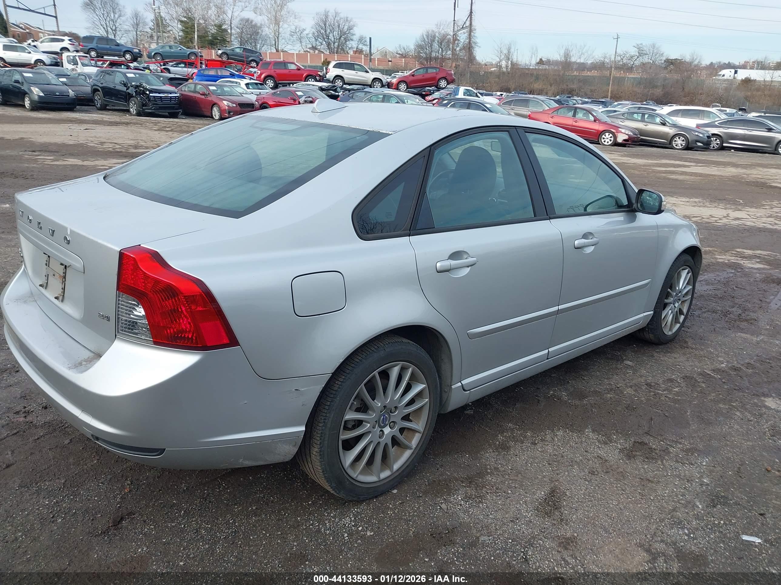 VOLVO S40 image 4