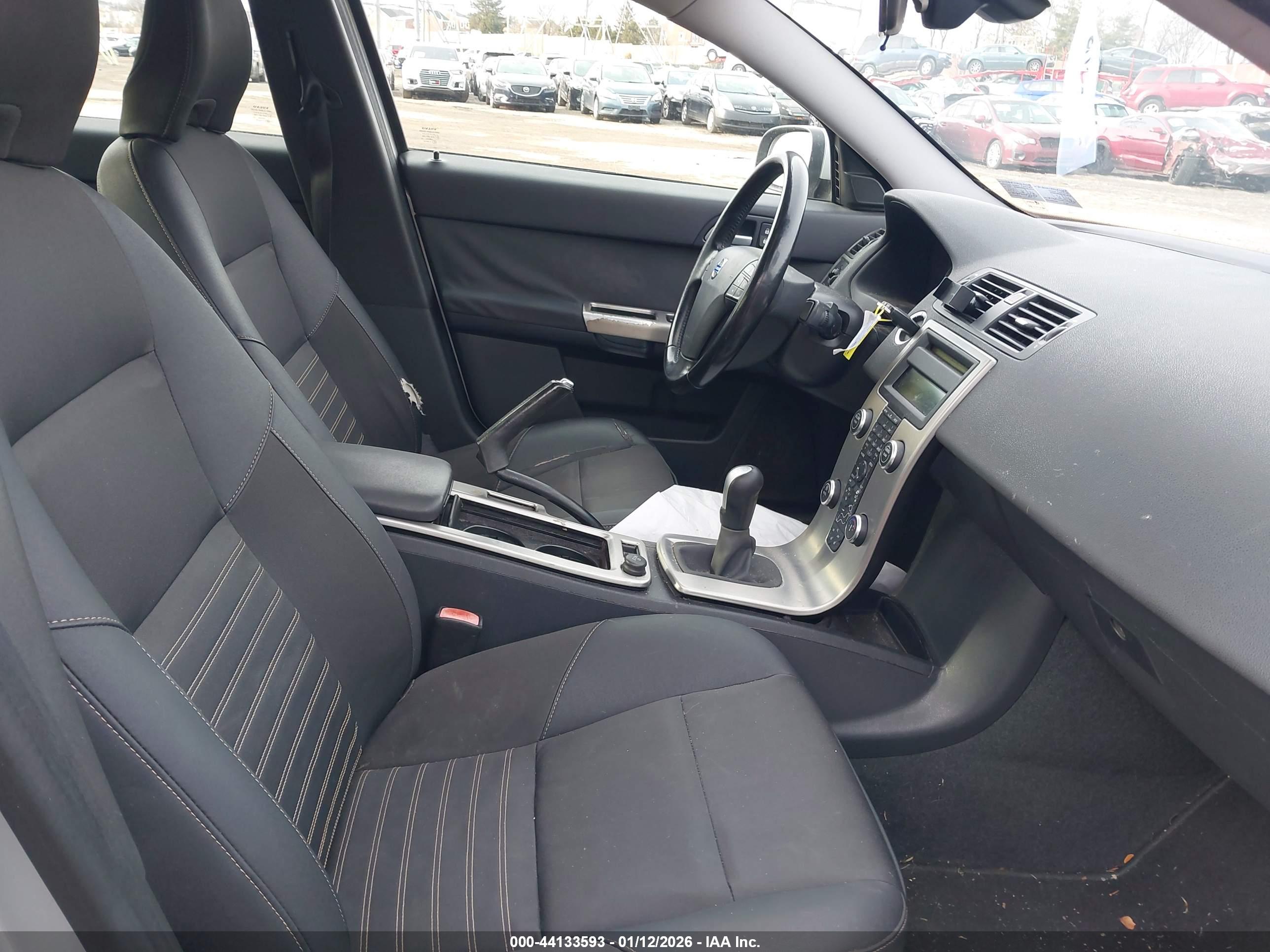 VOLVO S40 image 5