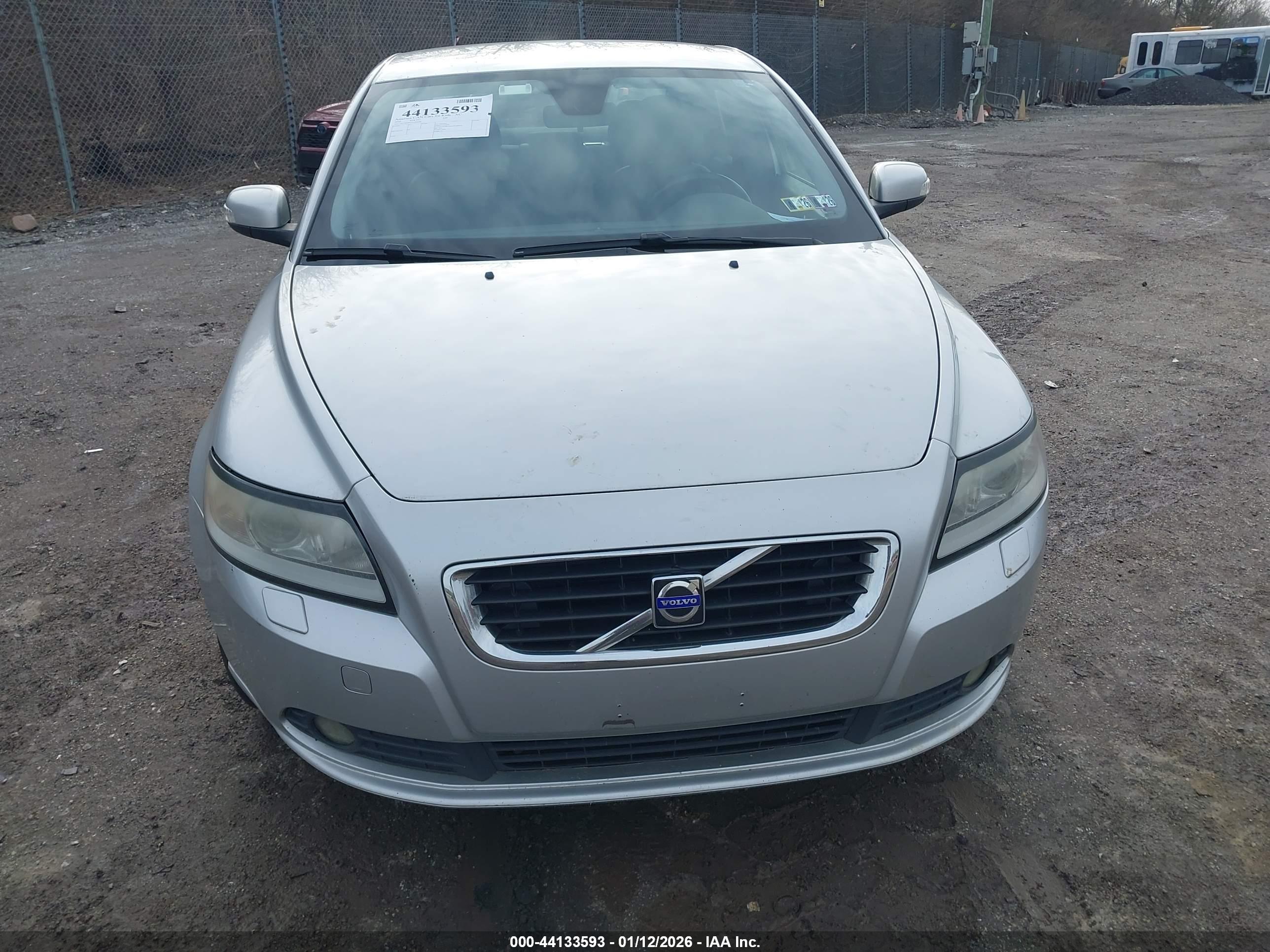 VOLVO S40 image 6