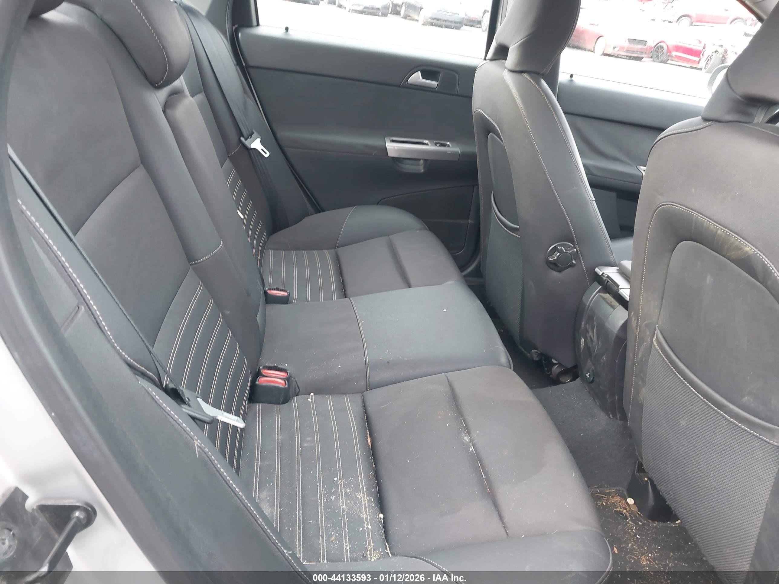 VOLVO S40 image 8