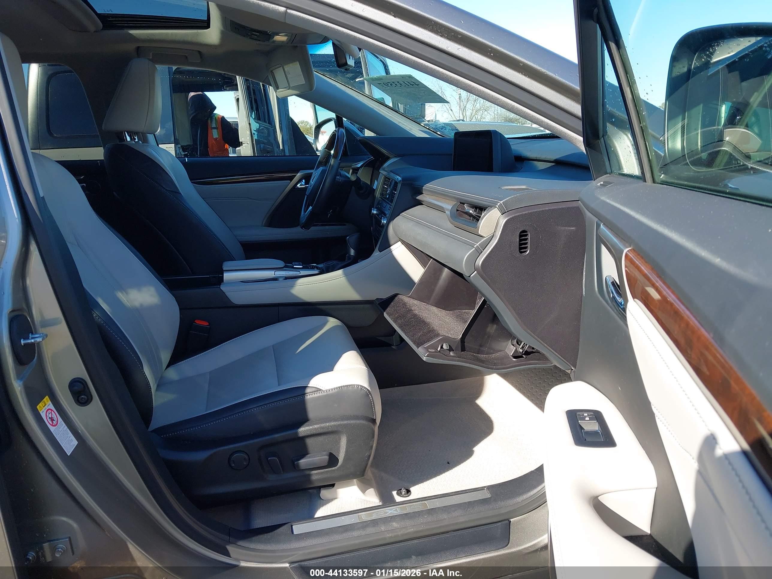 LEXUS RX image 5