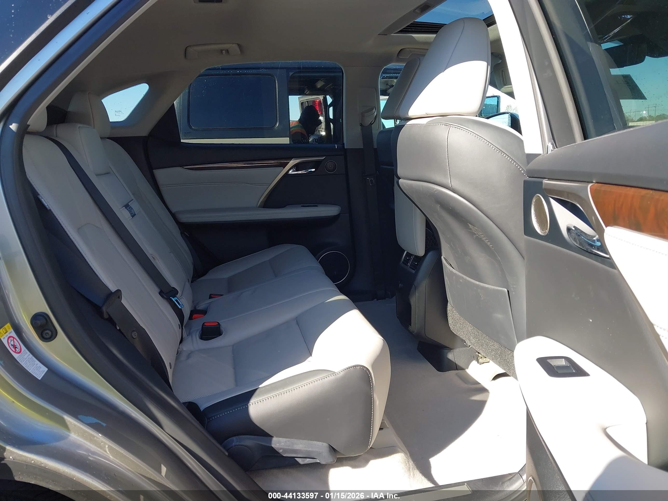 LEXUS RX image 8