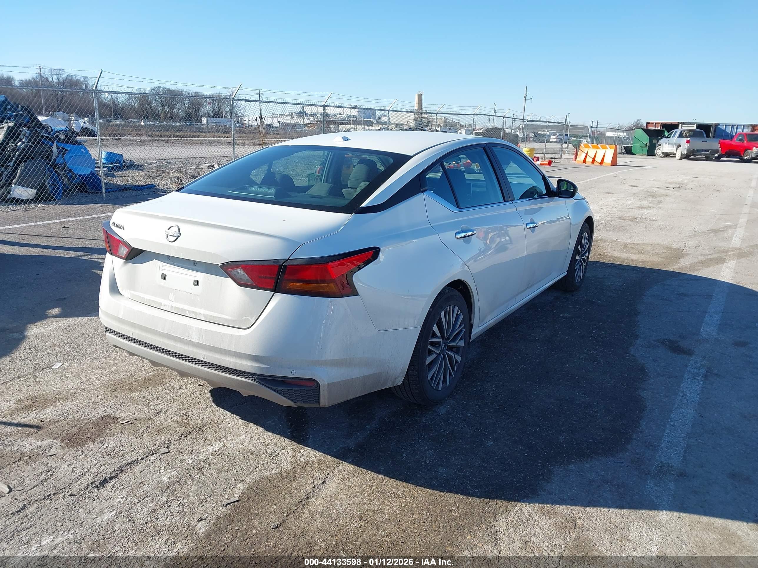 NISSAN ALTIMA image 4