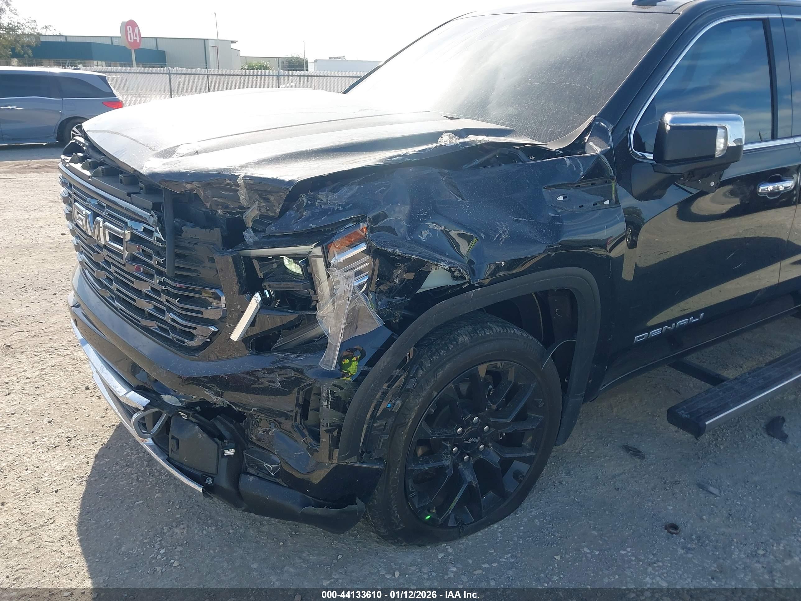 GMC SIERRA image 6