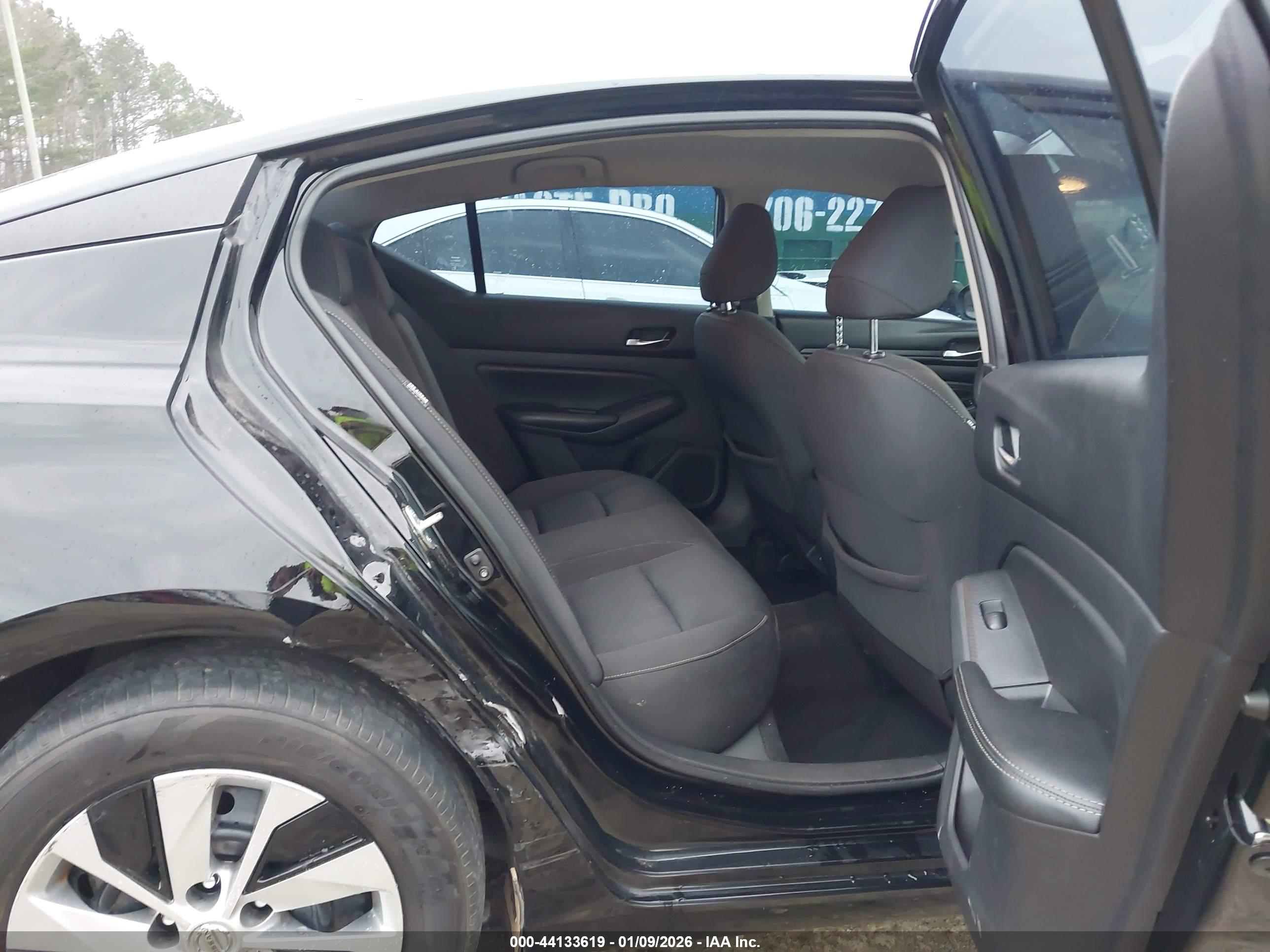 NISSAN ALTIMA image 8