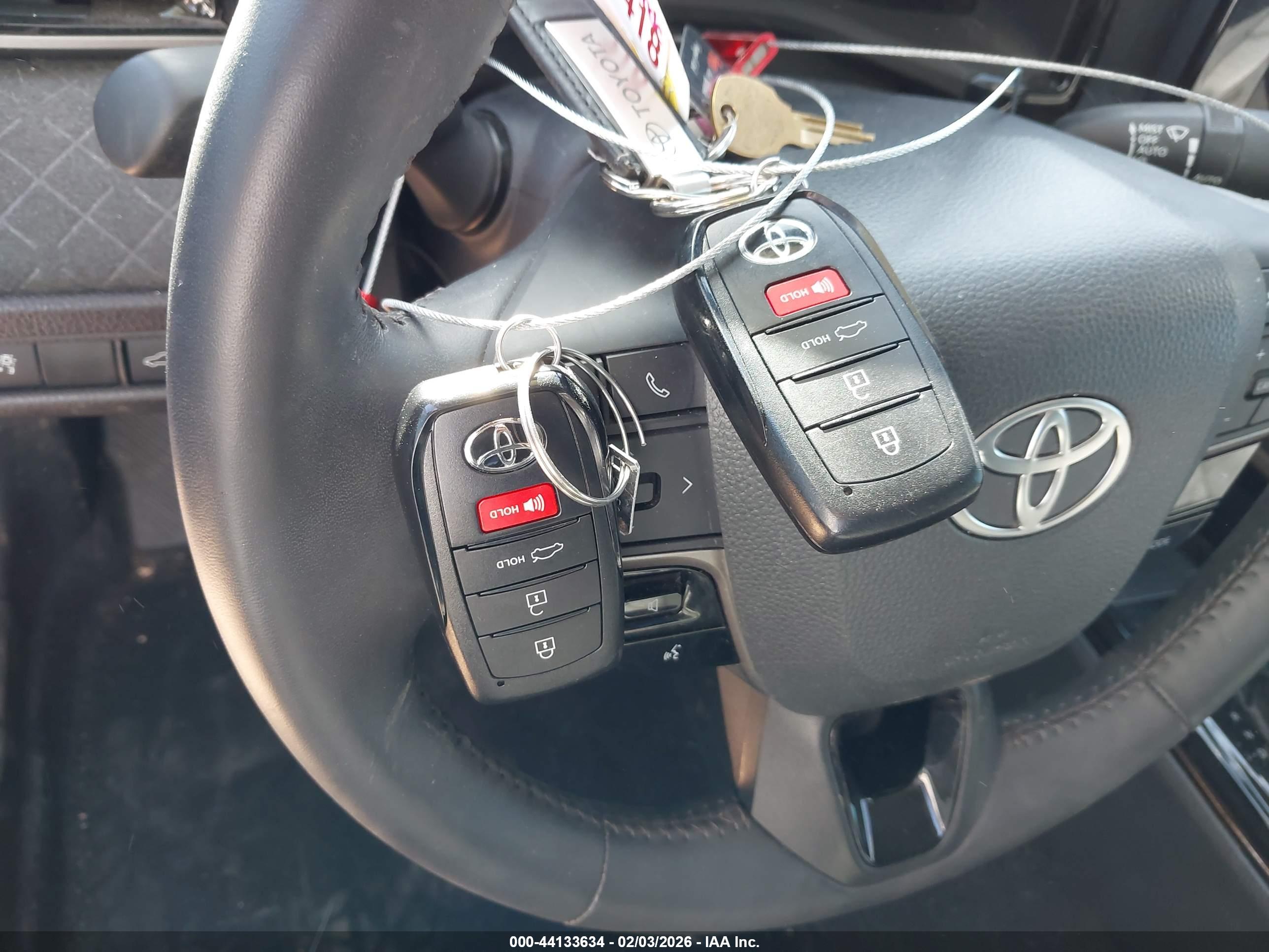 TOYOTA CAMRY image 11