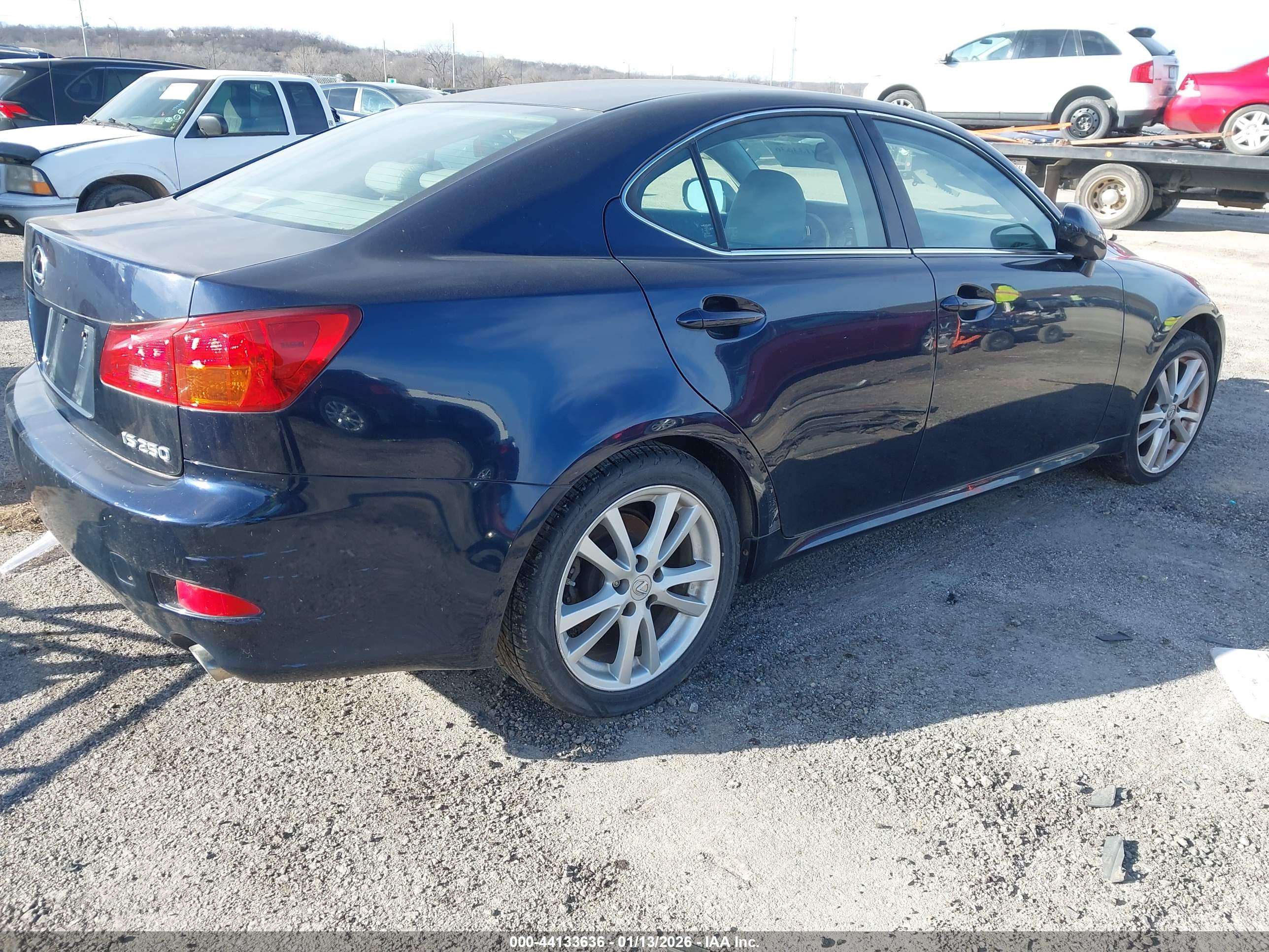 LEXUS IS image 4