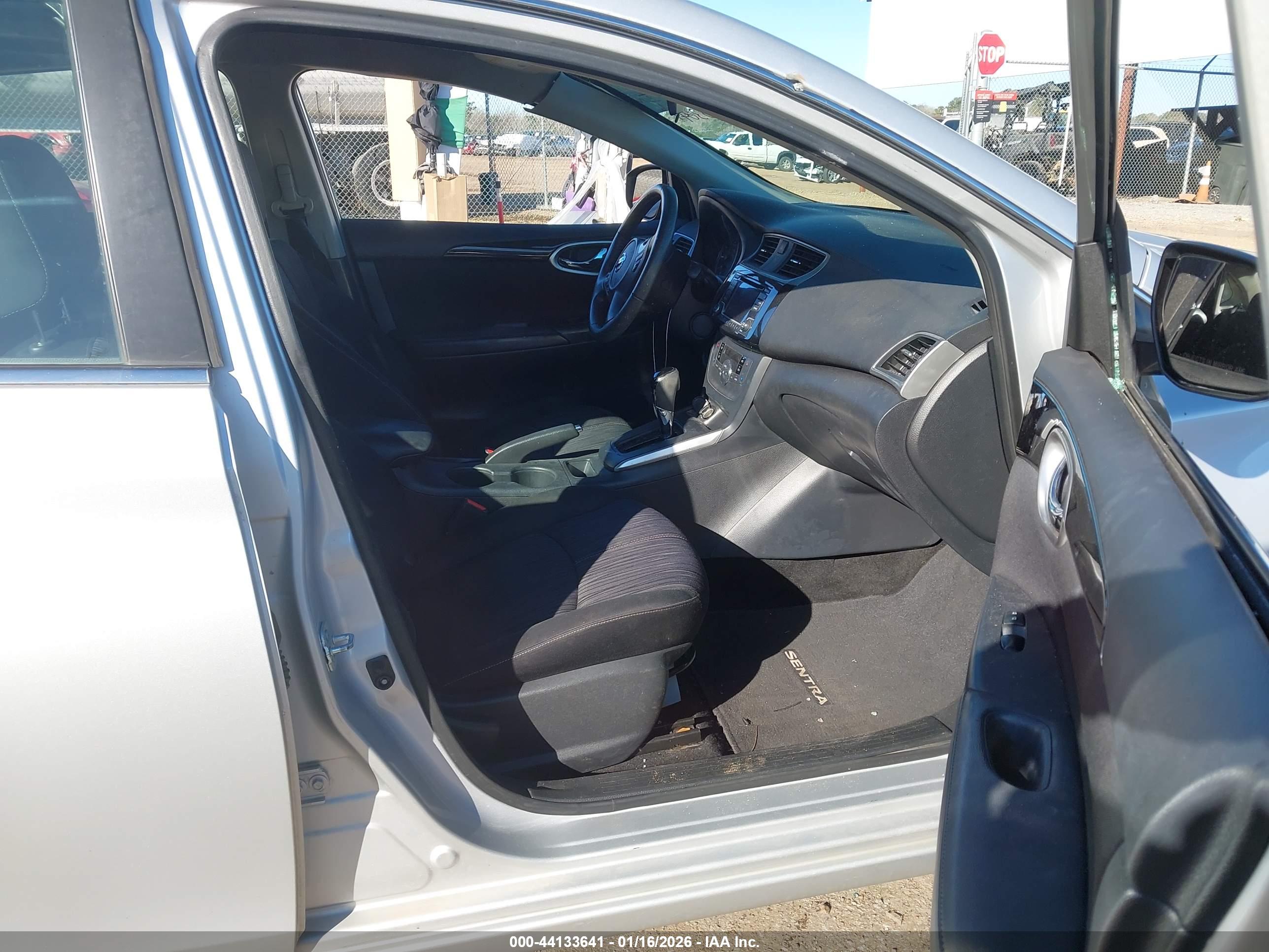 NISSAN SENTRA image 5