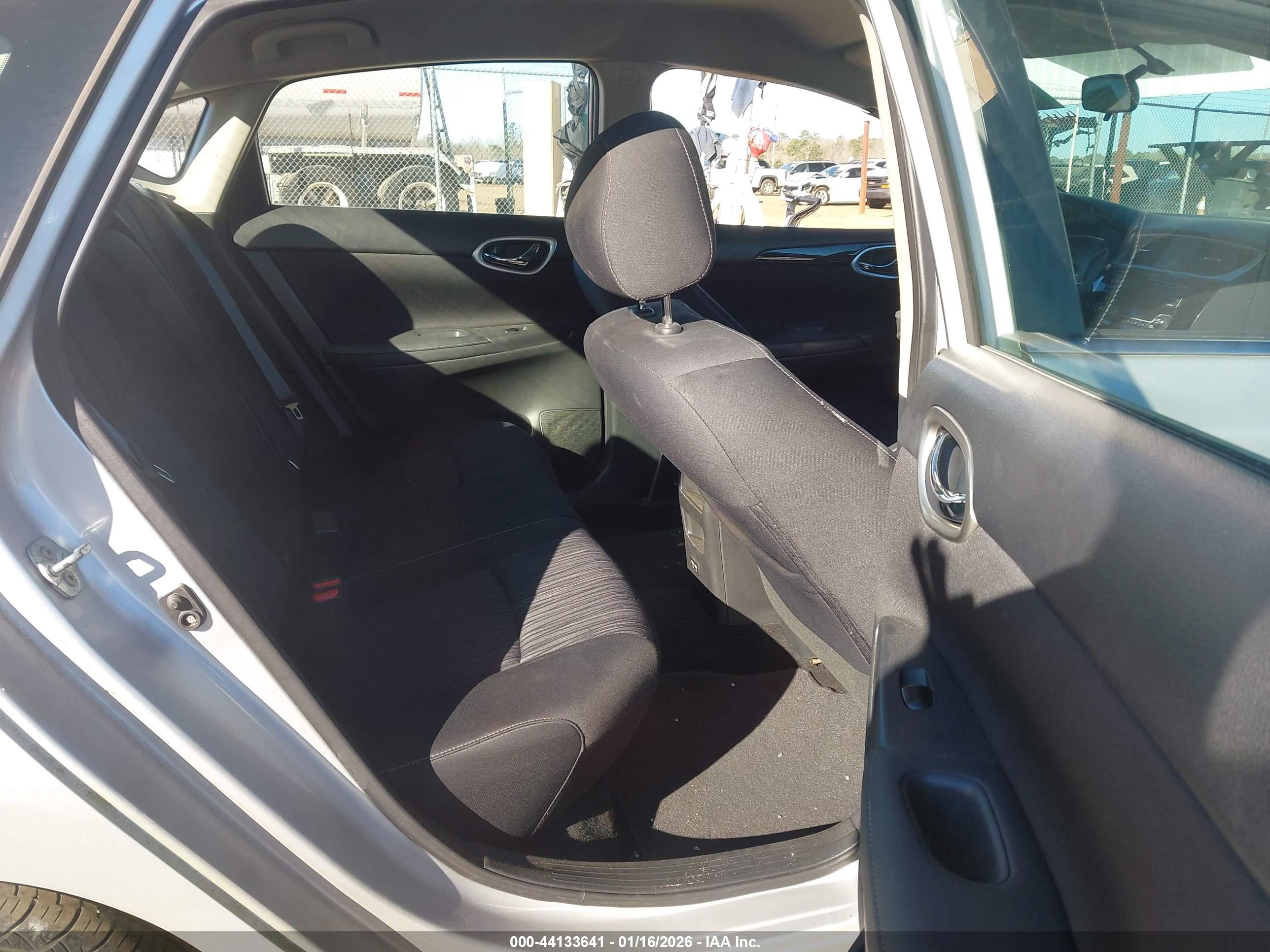 NISSAN SENTRA image 8