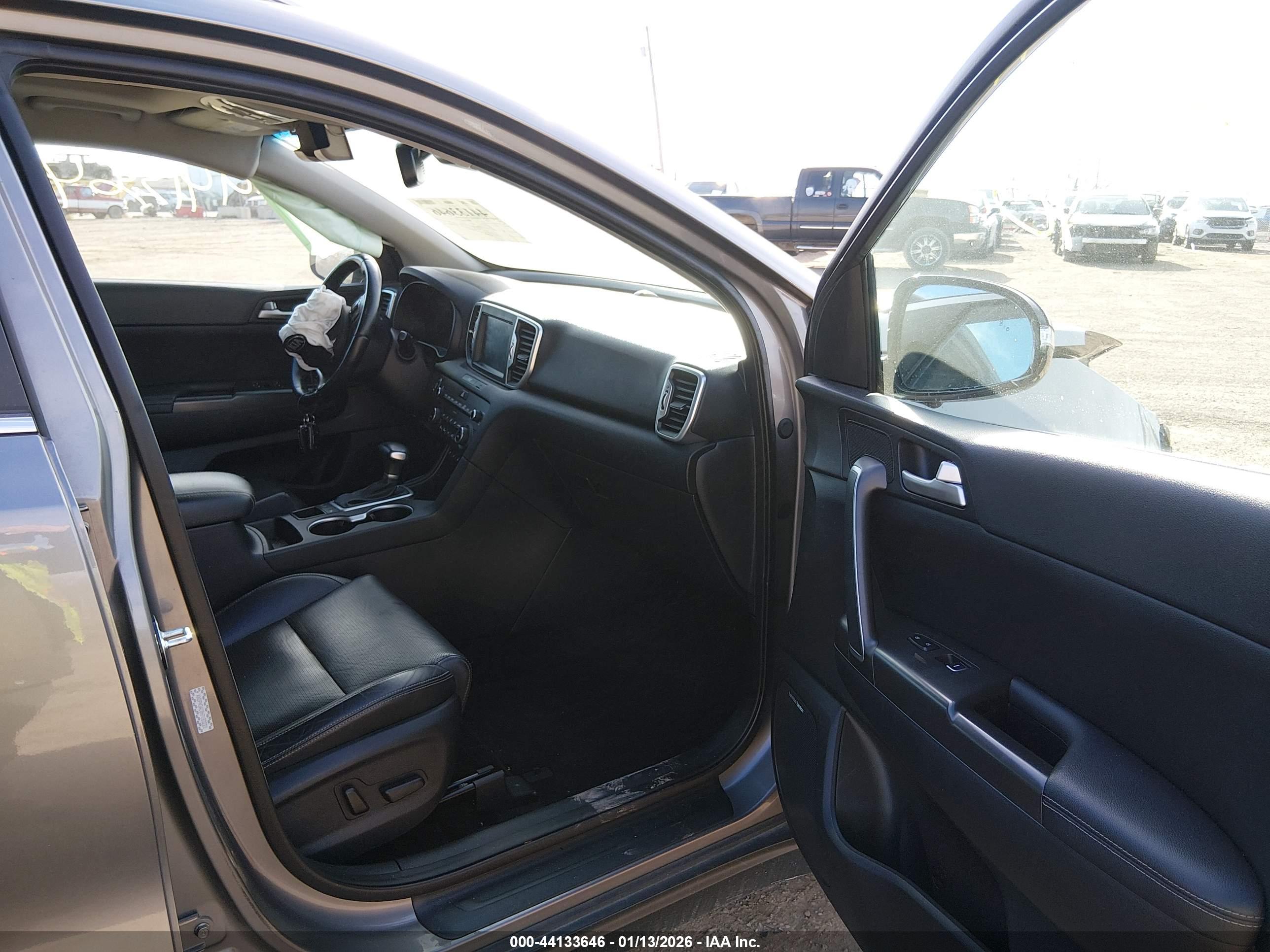 KIA SPORTAGE image 5