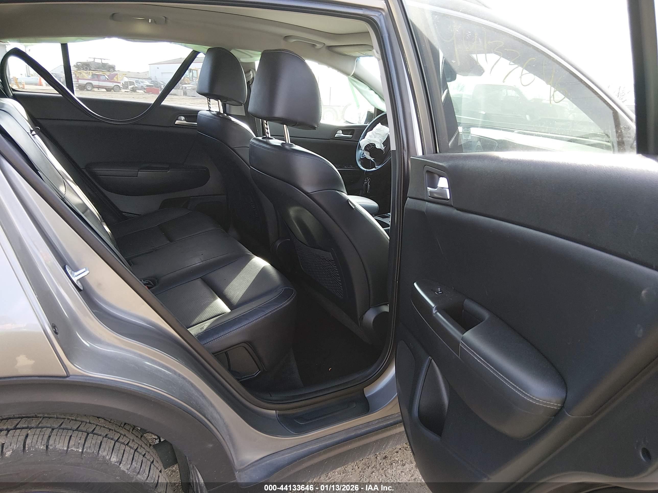 KIA SPORTAGE image 8