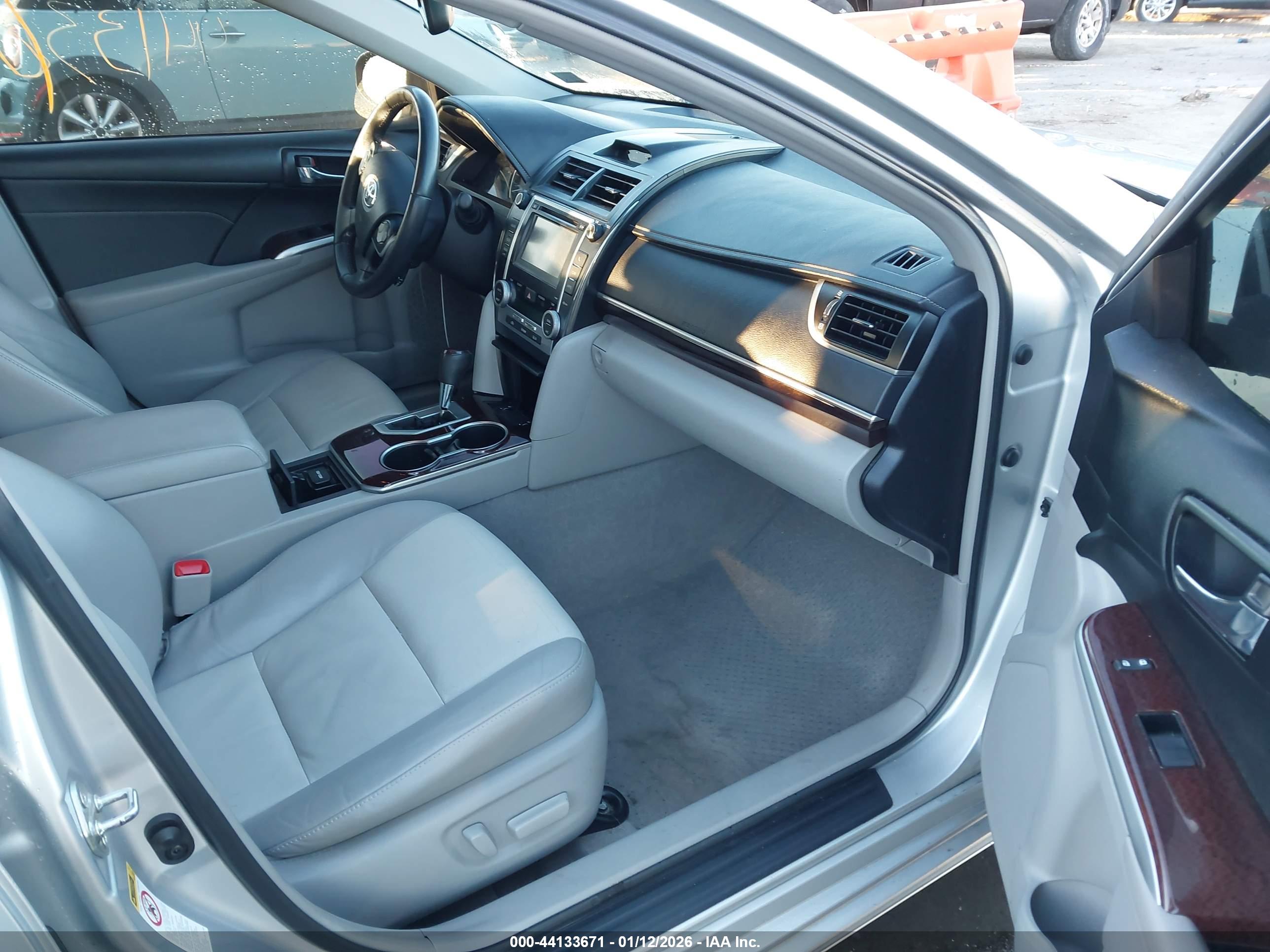 TOYOTA CAMRY image 5