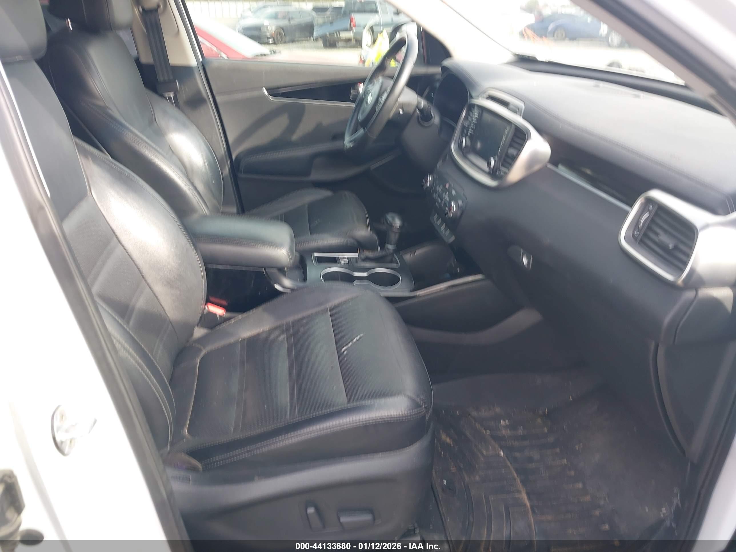 KIA SORENTO image 5