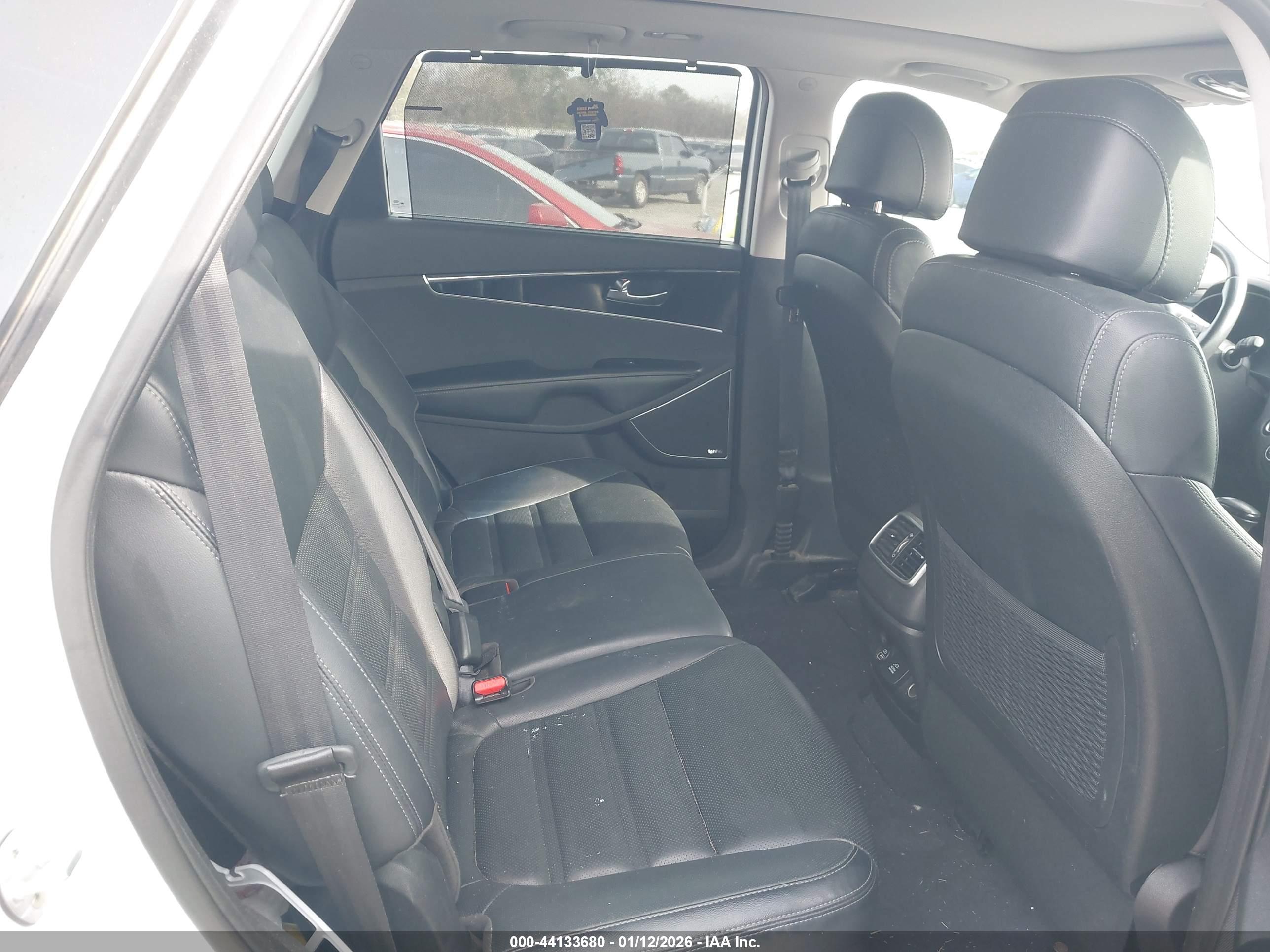 KIA SORENTO image 8