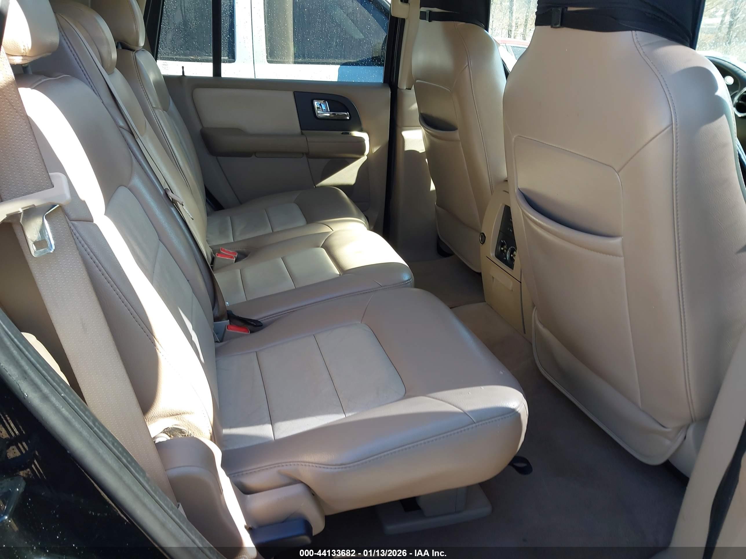 FORD EXPEDITION image 8