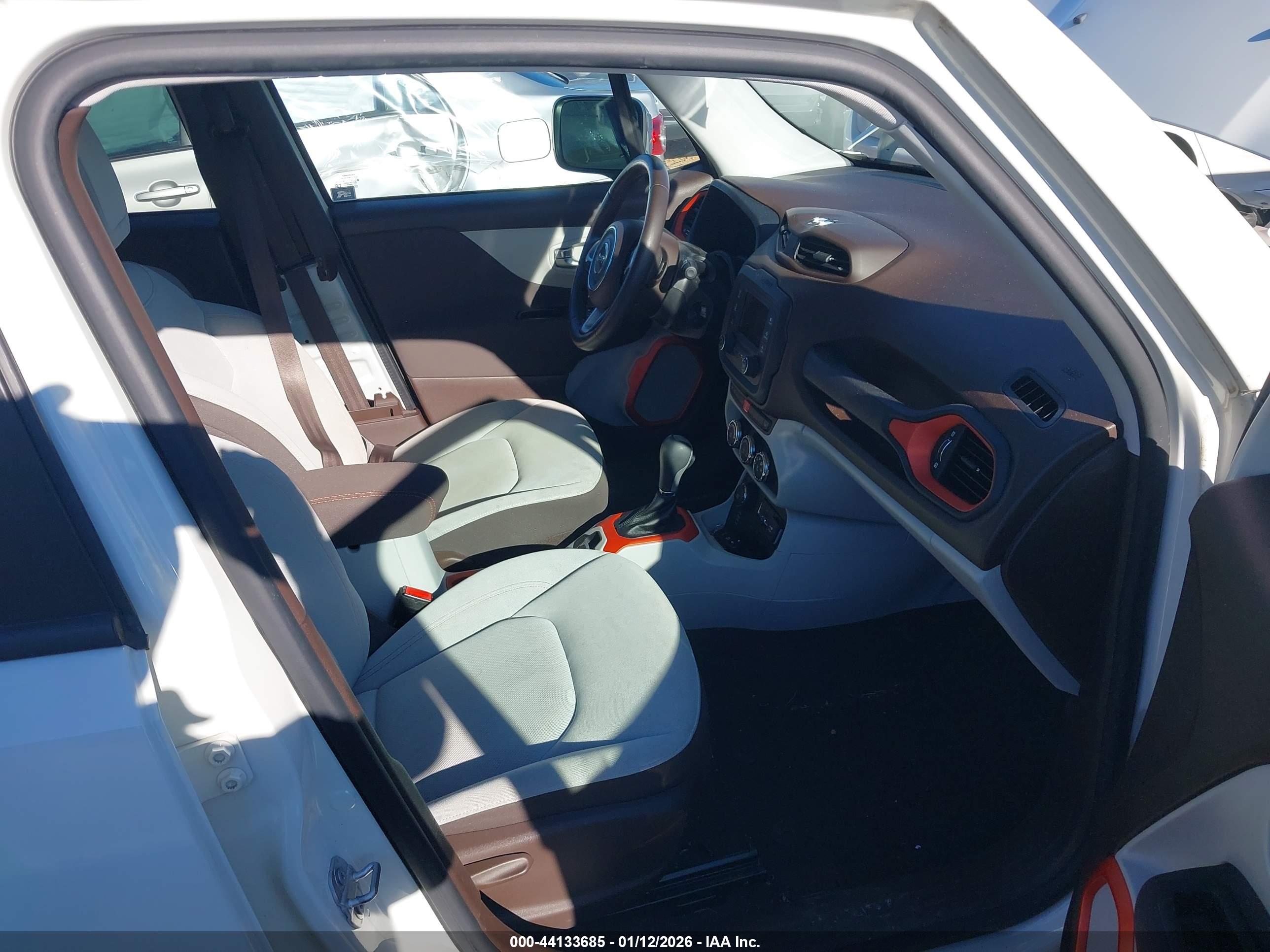 JEEP RENEGADE image 5