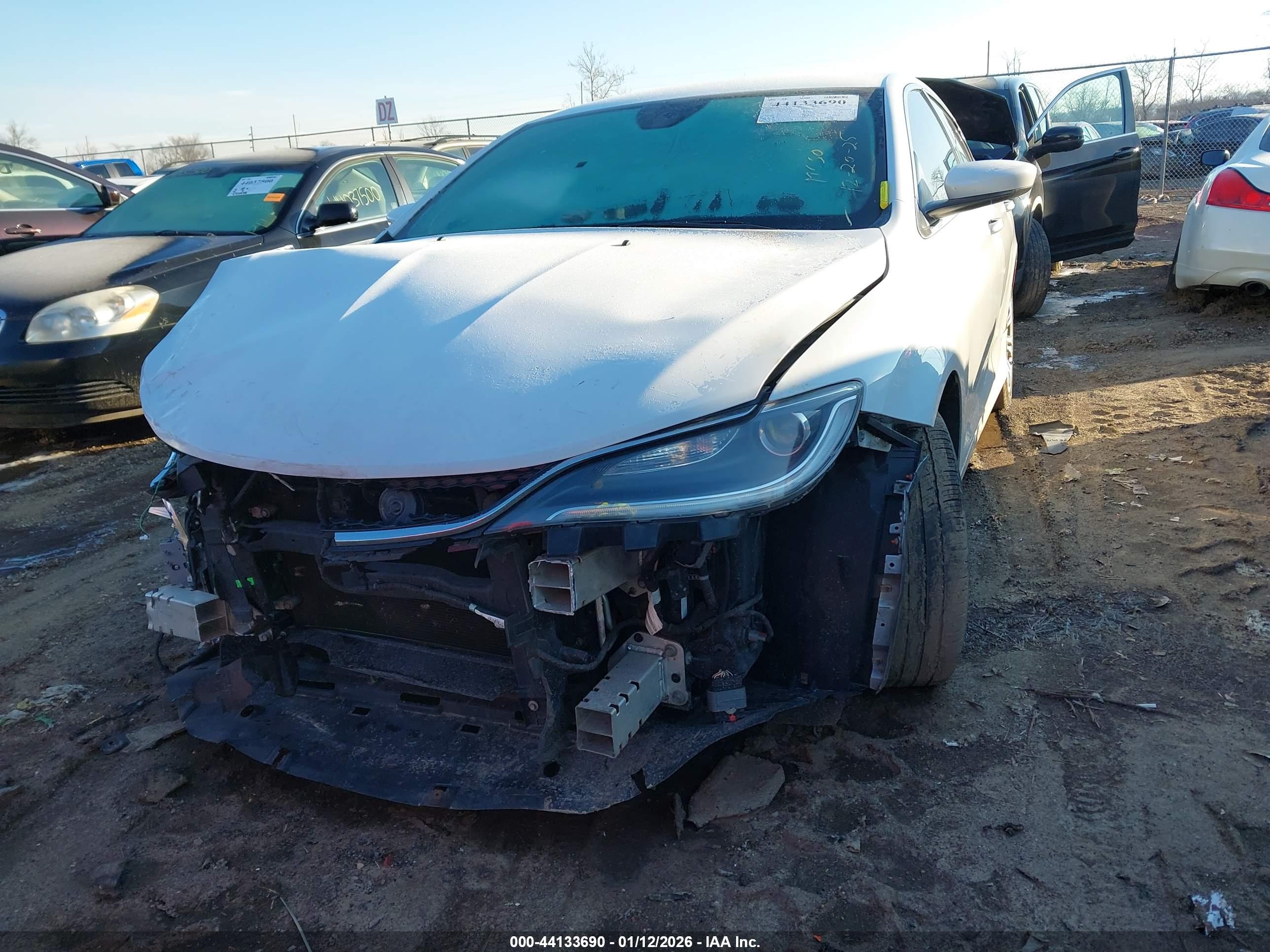 CHRYSLER 200 image 6