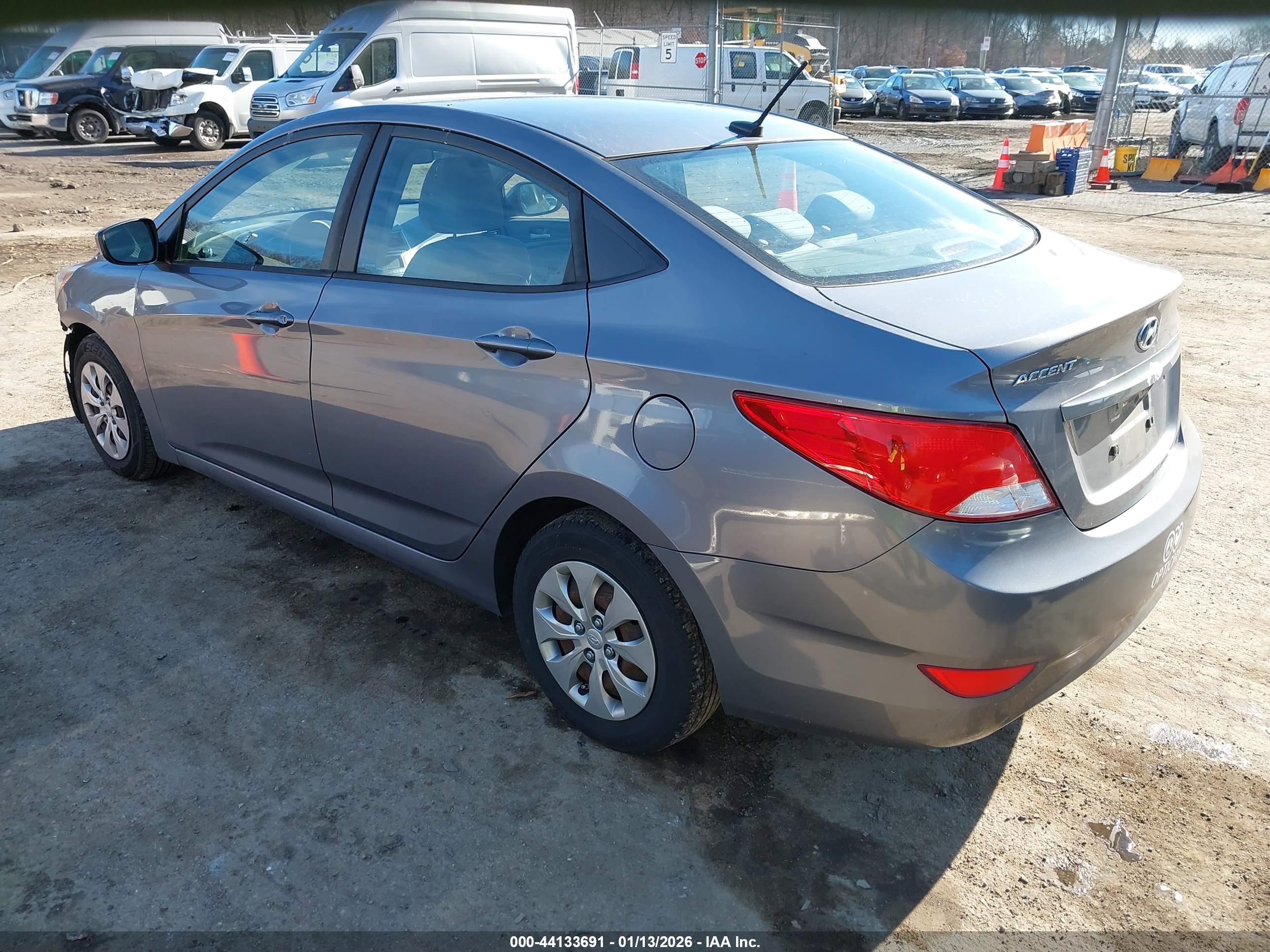 HYUNDAI ACCENT image 3