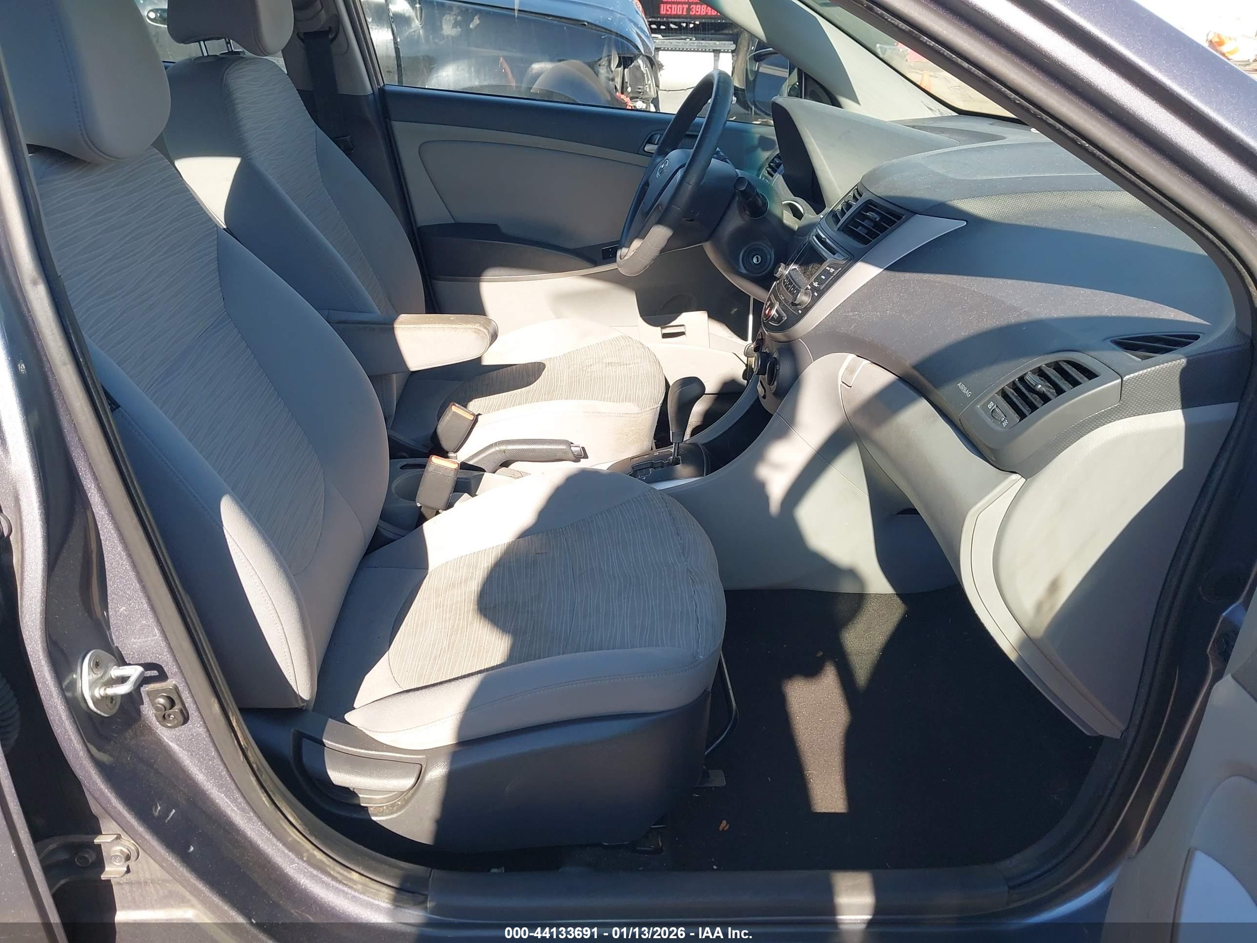 HYUNDAI ACCENT image 5