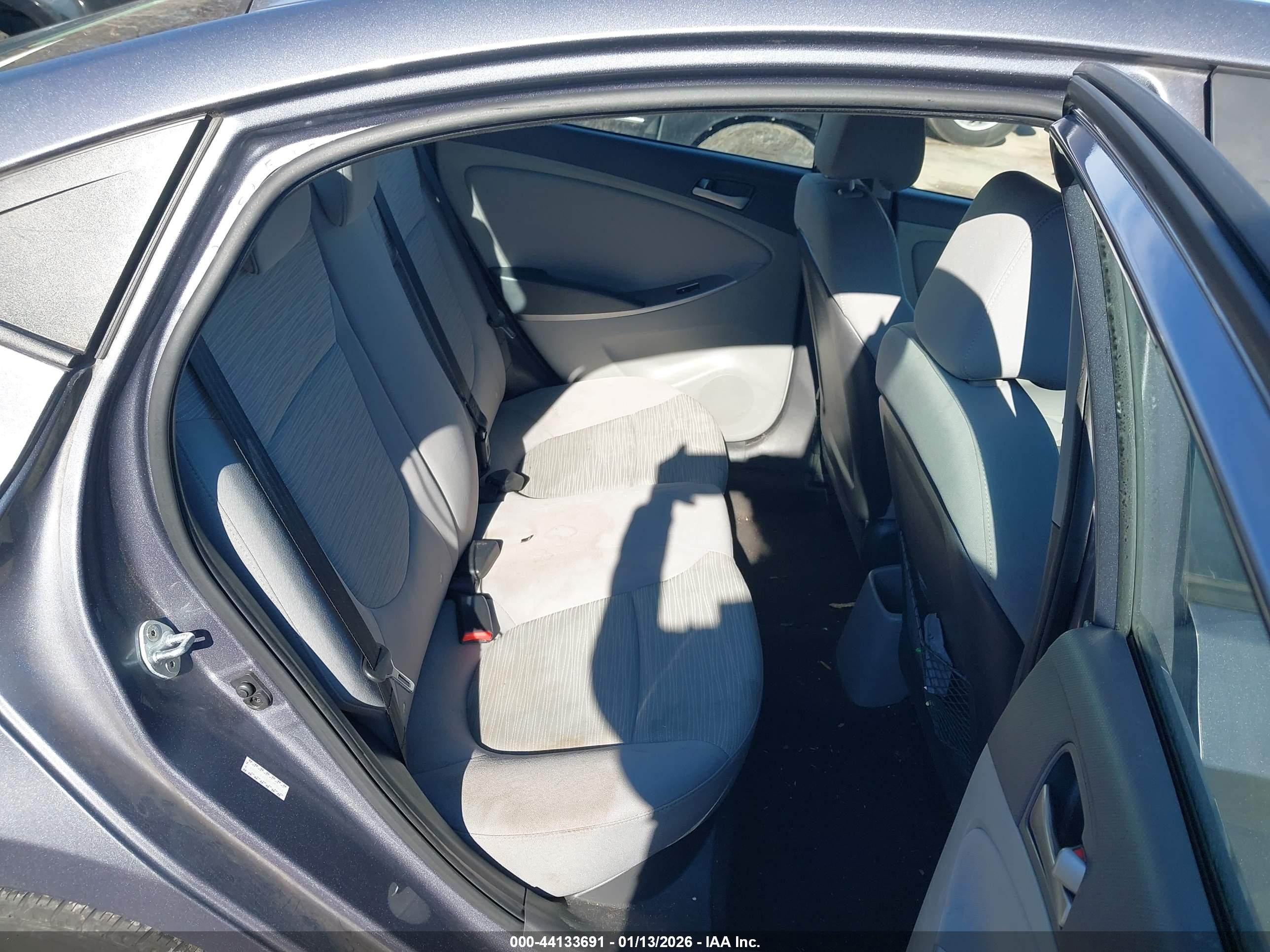 HYUNDAI ACCENT image 8