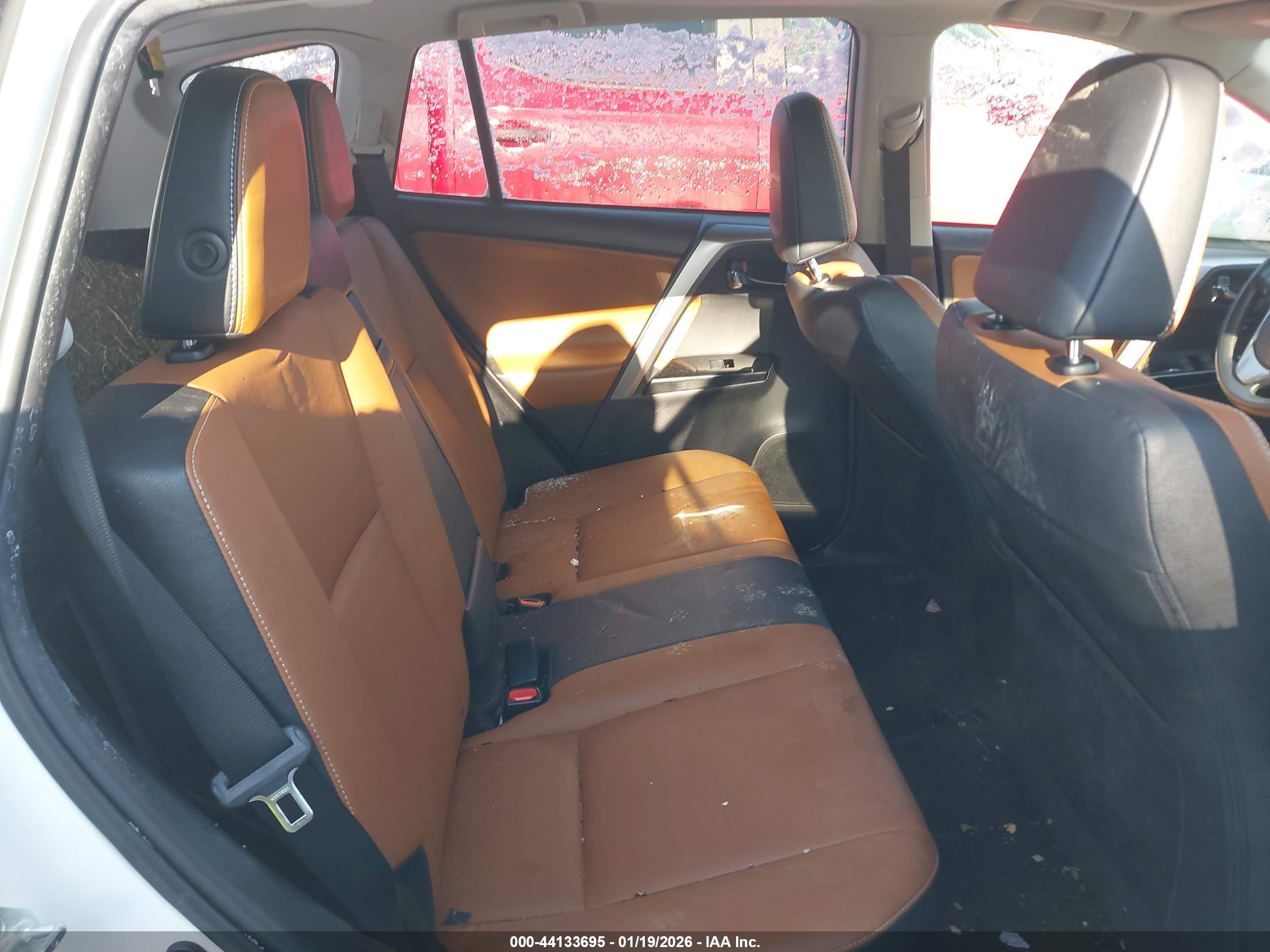 TOYOTA RAV4 image 8