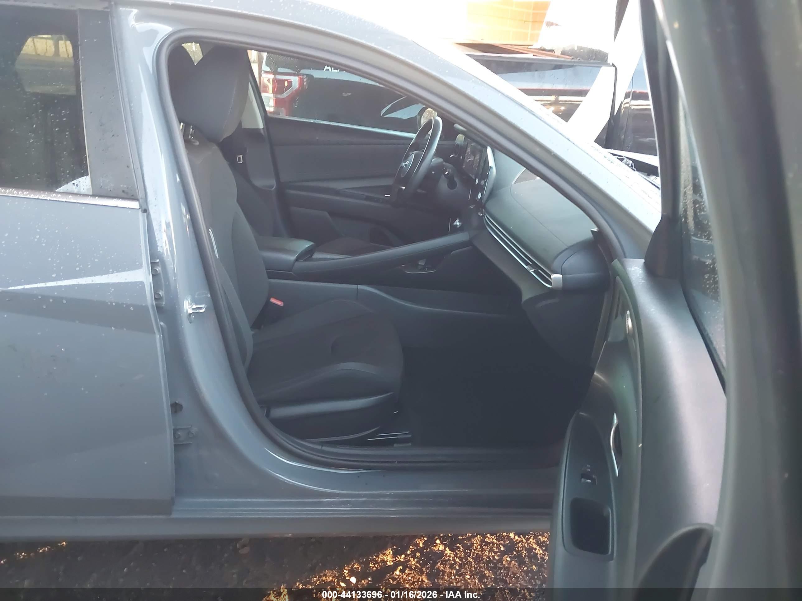 HYUNDAI ELANTRA image 5