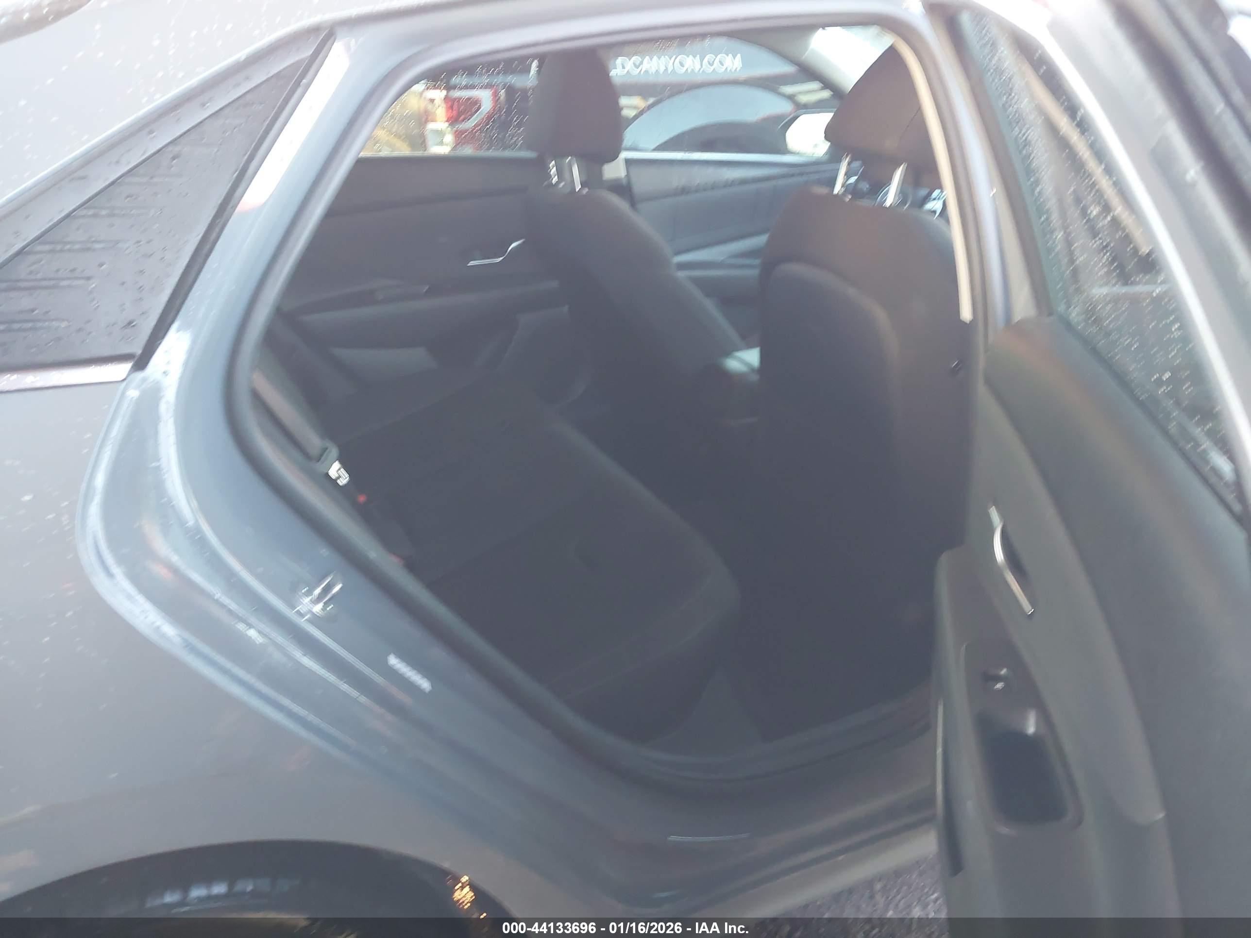 HYUNDAI ELANTRA image 8